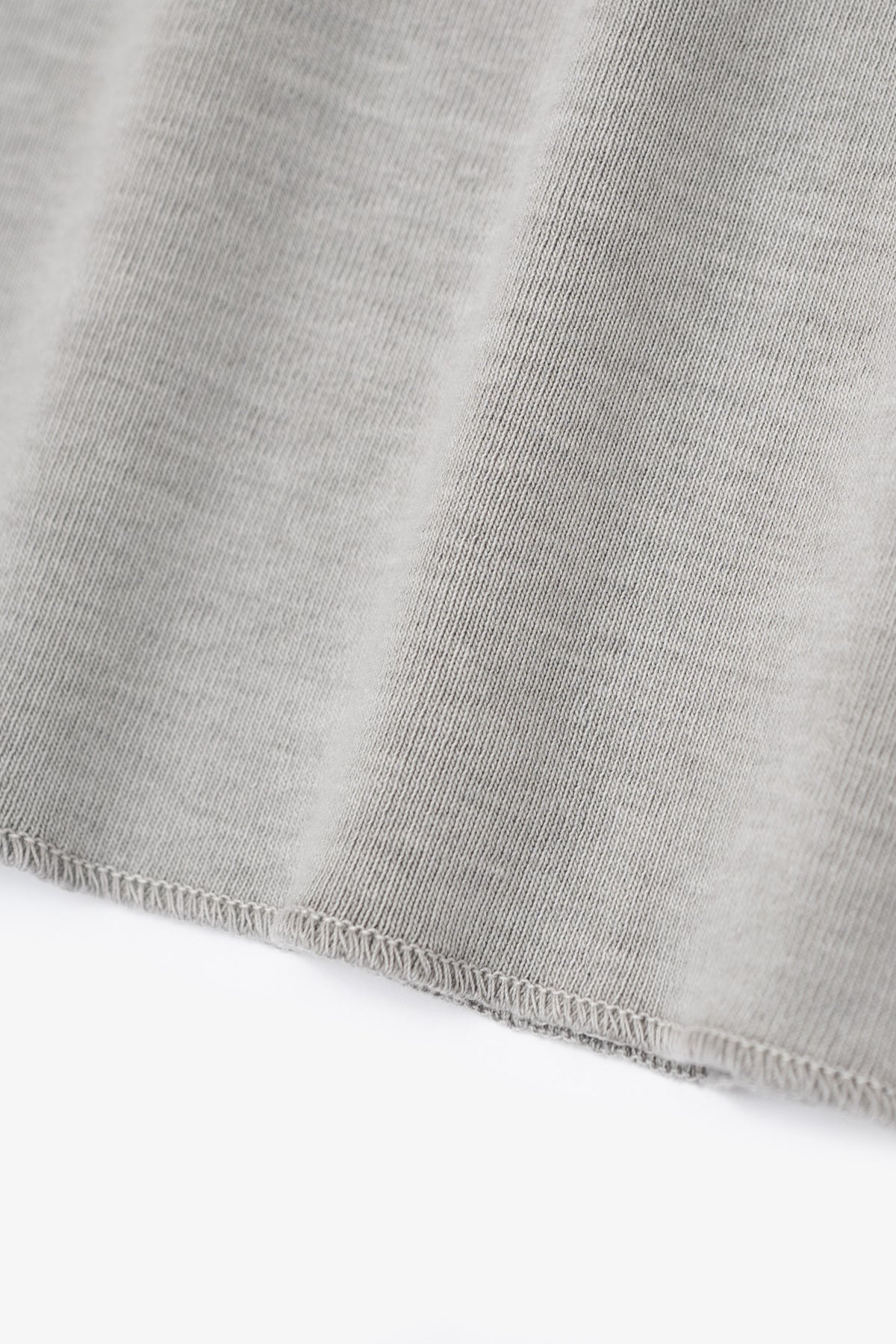 HIGH V-NECK L/S T-SHIRT - PIGMENT CHALK