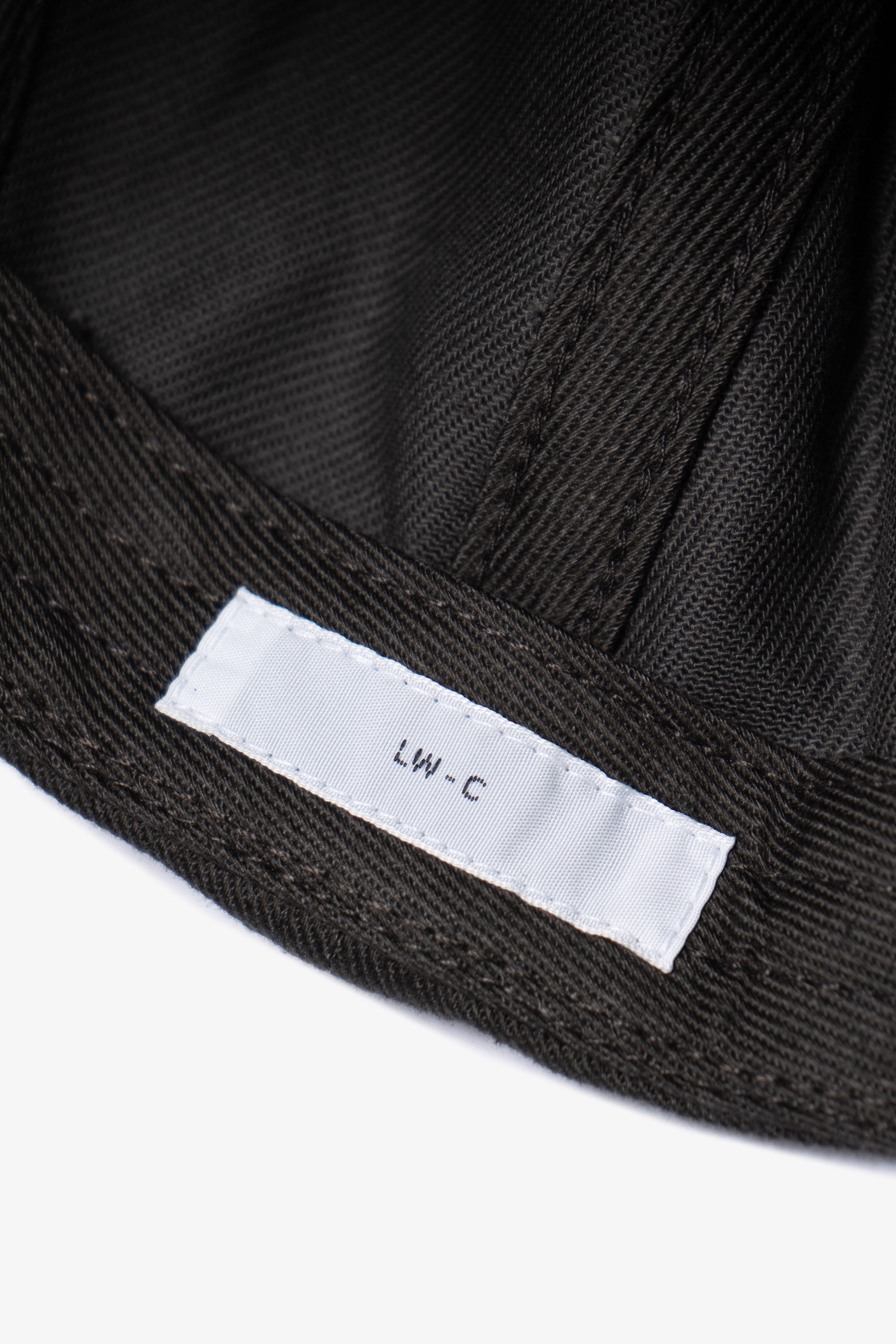 LW - C CAP - TIRE BLACK