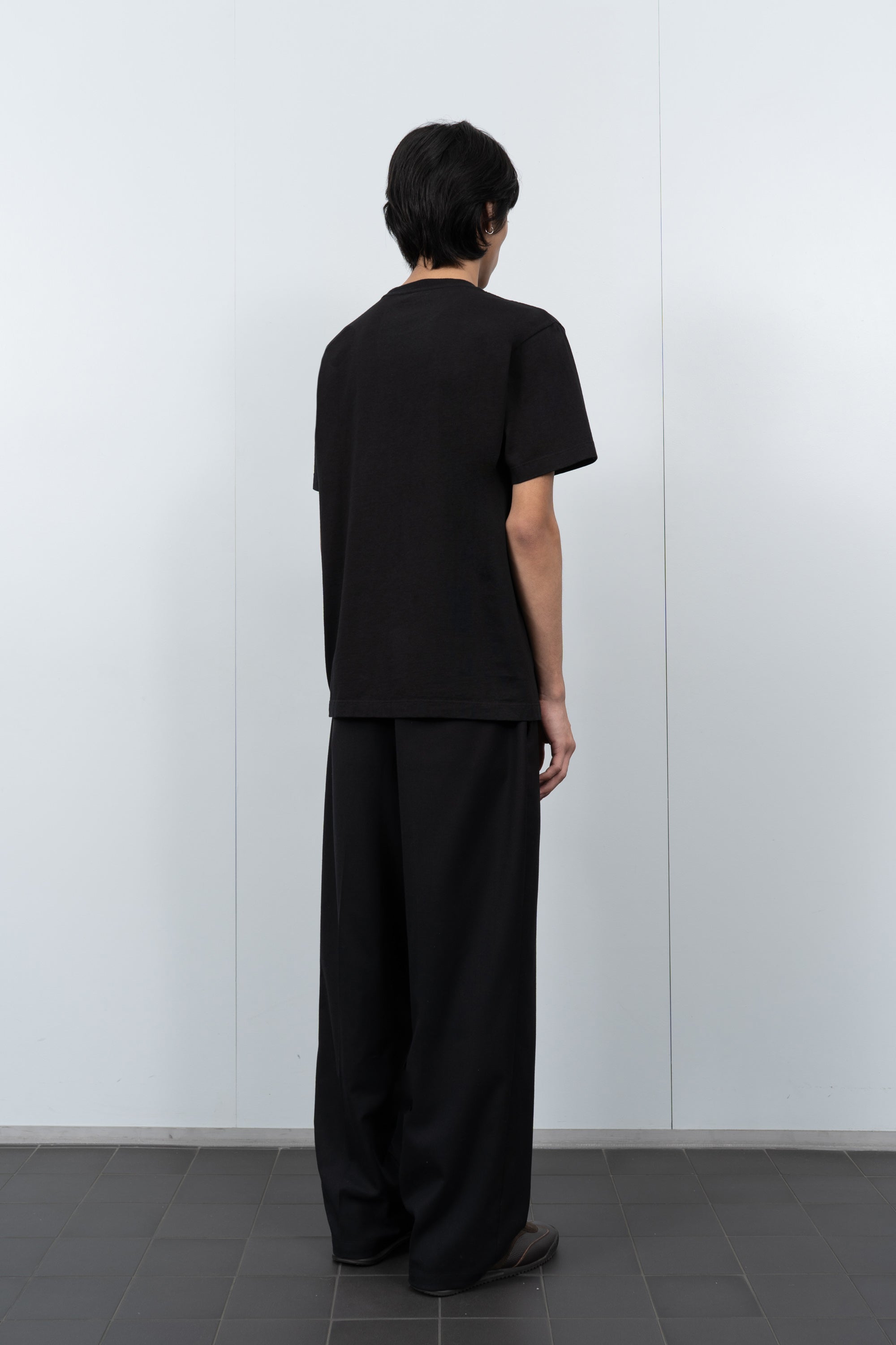 LW102 Municipal T-shirt in Black on a model