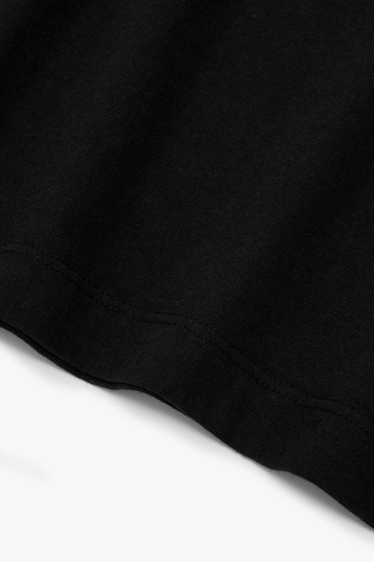 Fabric ripple detail of LW102 Municipal T-shirt in Black