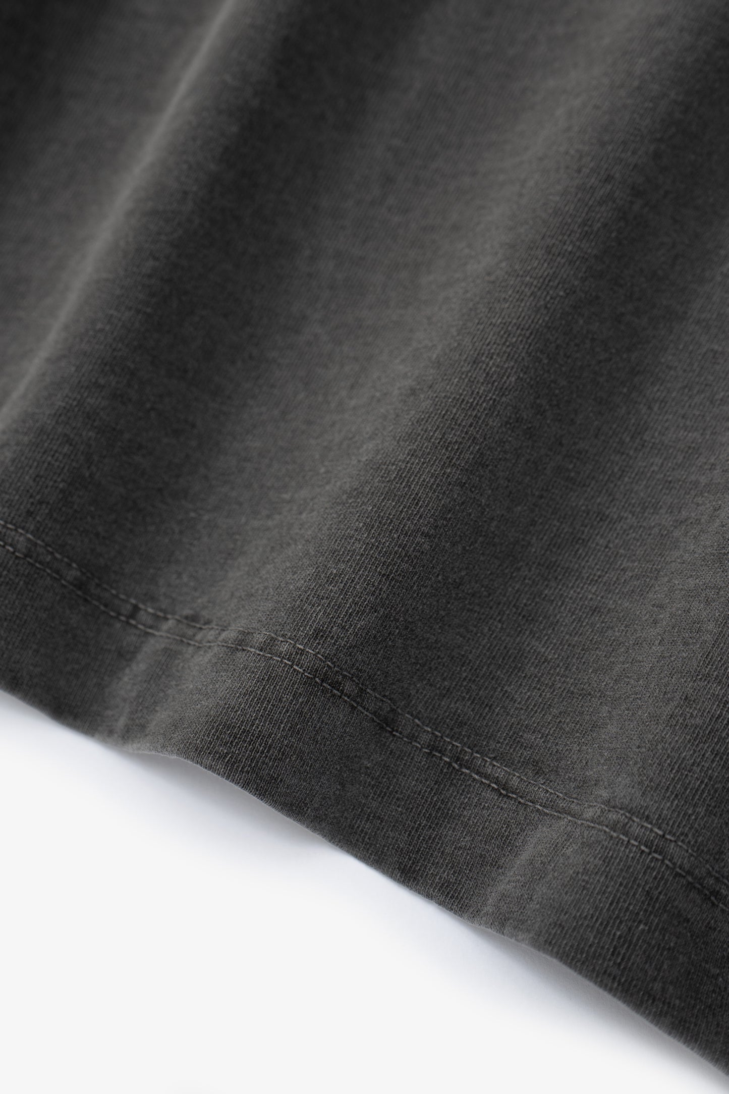 Fabric ripple detail of LW102 Municipal T-shirt in Grindle