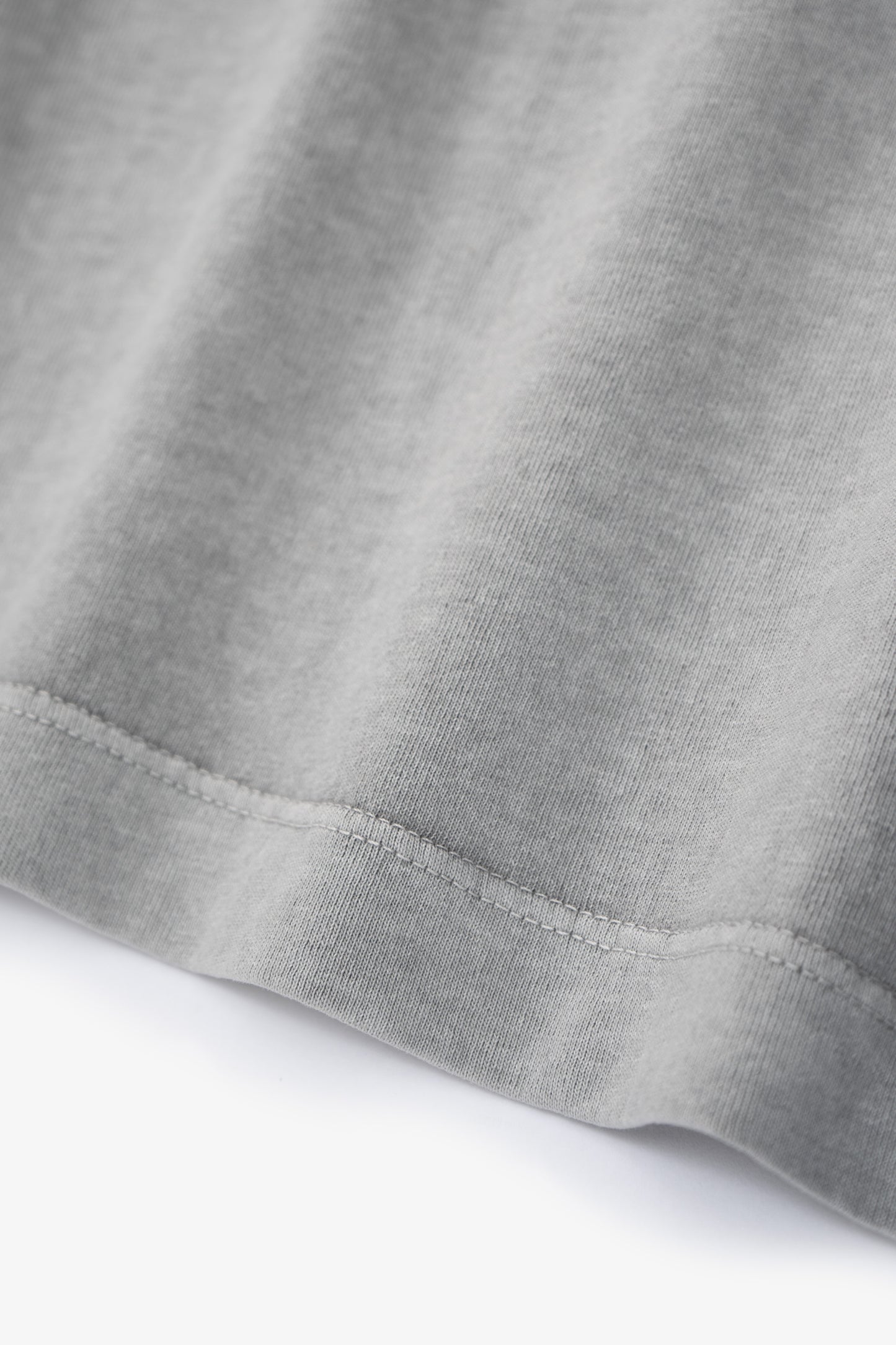 Fabric ripple detail of LW102 Municipal T-shirt in Pigment Chalk