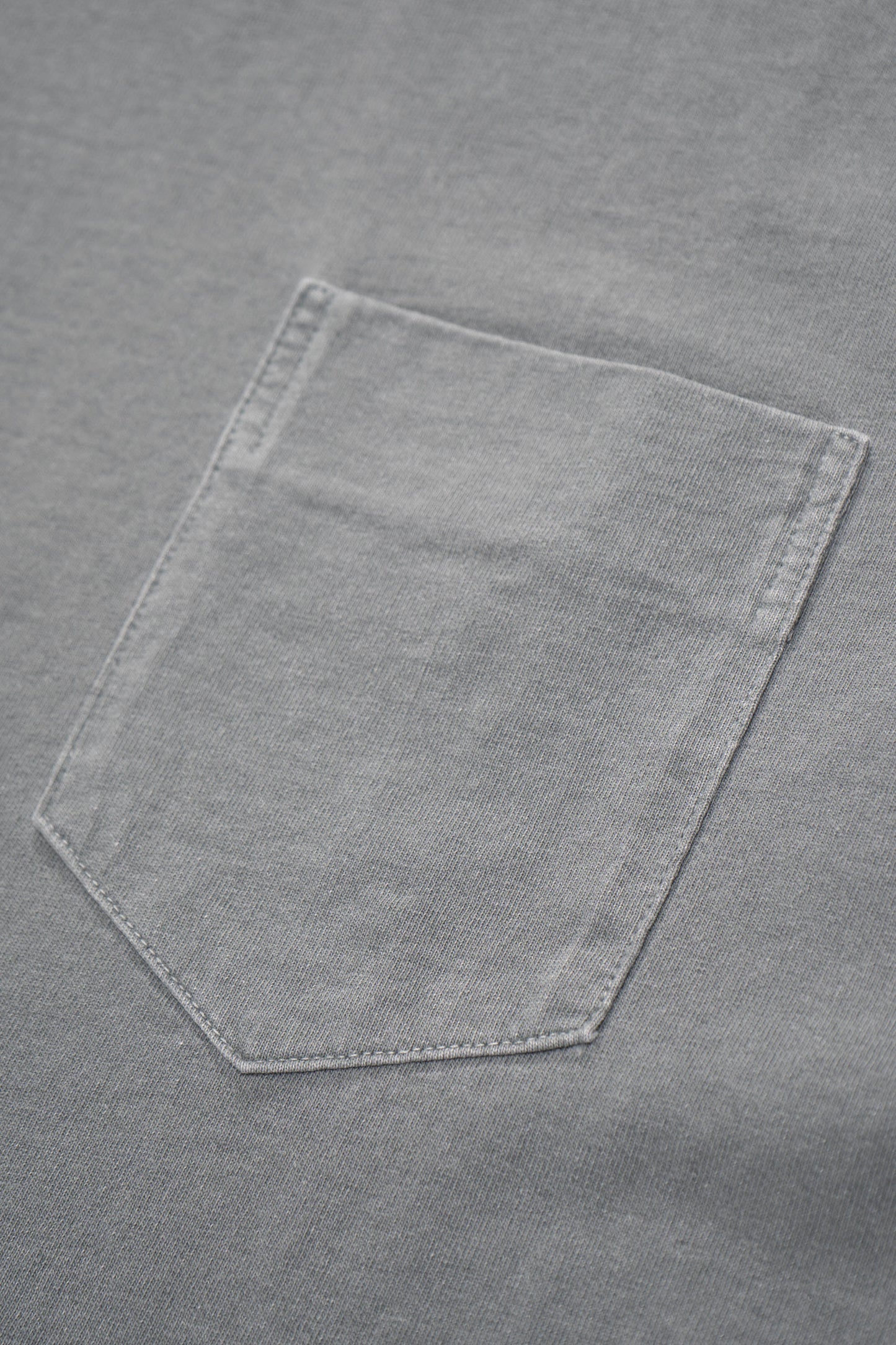 Close-up of pocket of LW103 Municipal Pocket T-shirt in pigment kelp