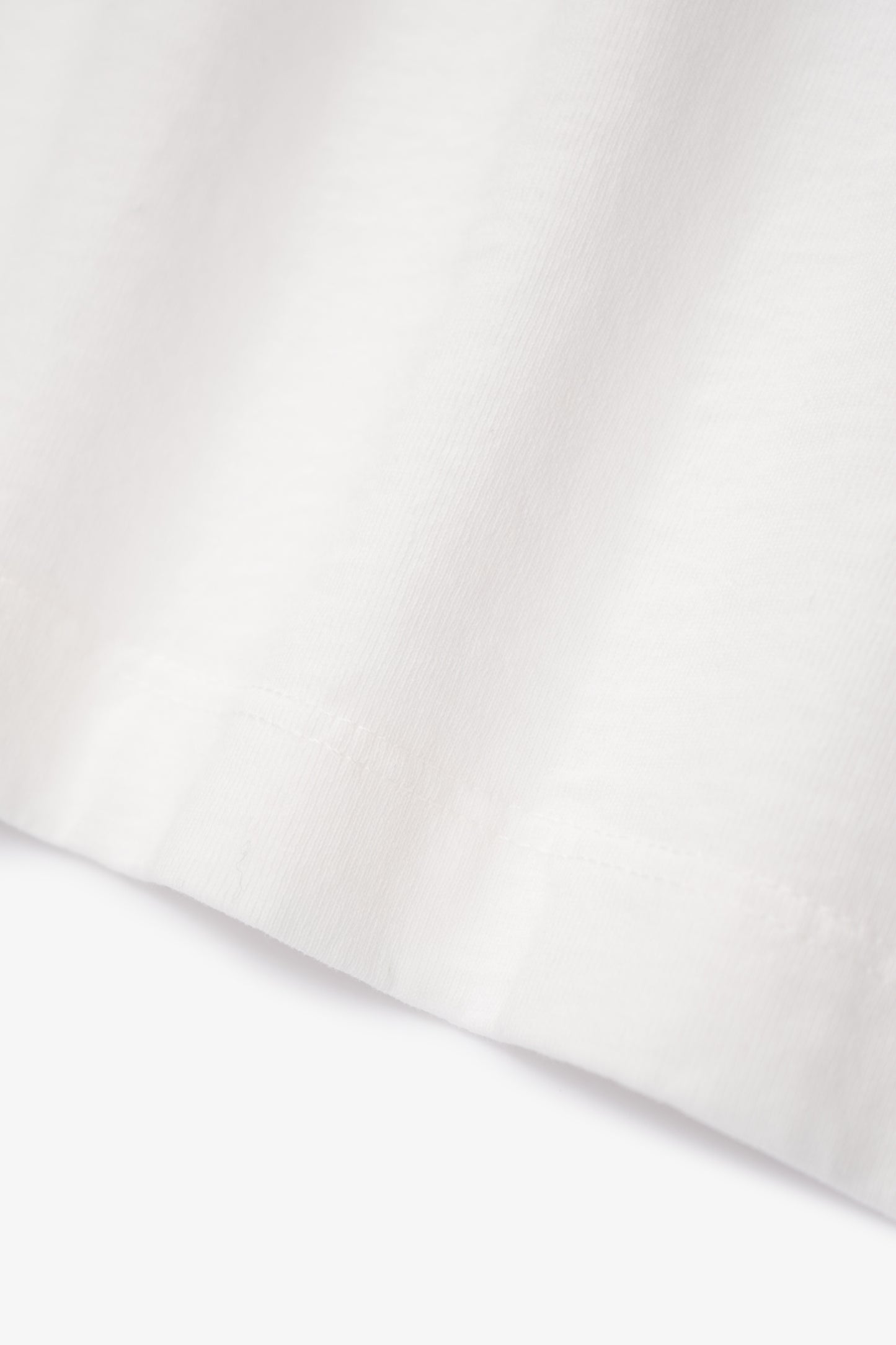 Fabric ripple detail of LW103 Municipal Pocket T-shirt in white