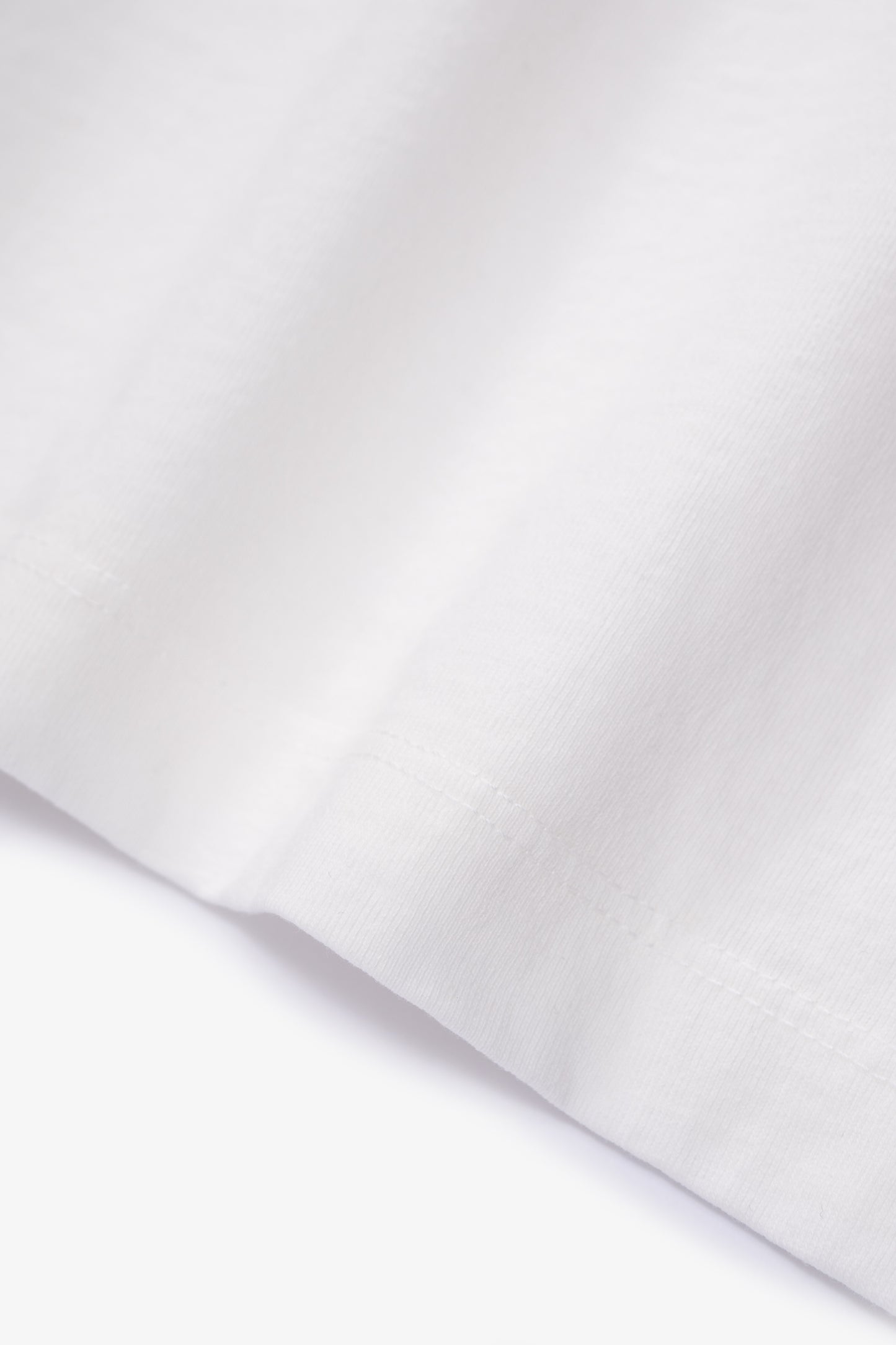 Fabric ripple detail of LW108 Tripanel L/S T-shirt in White