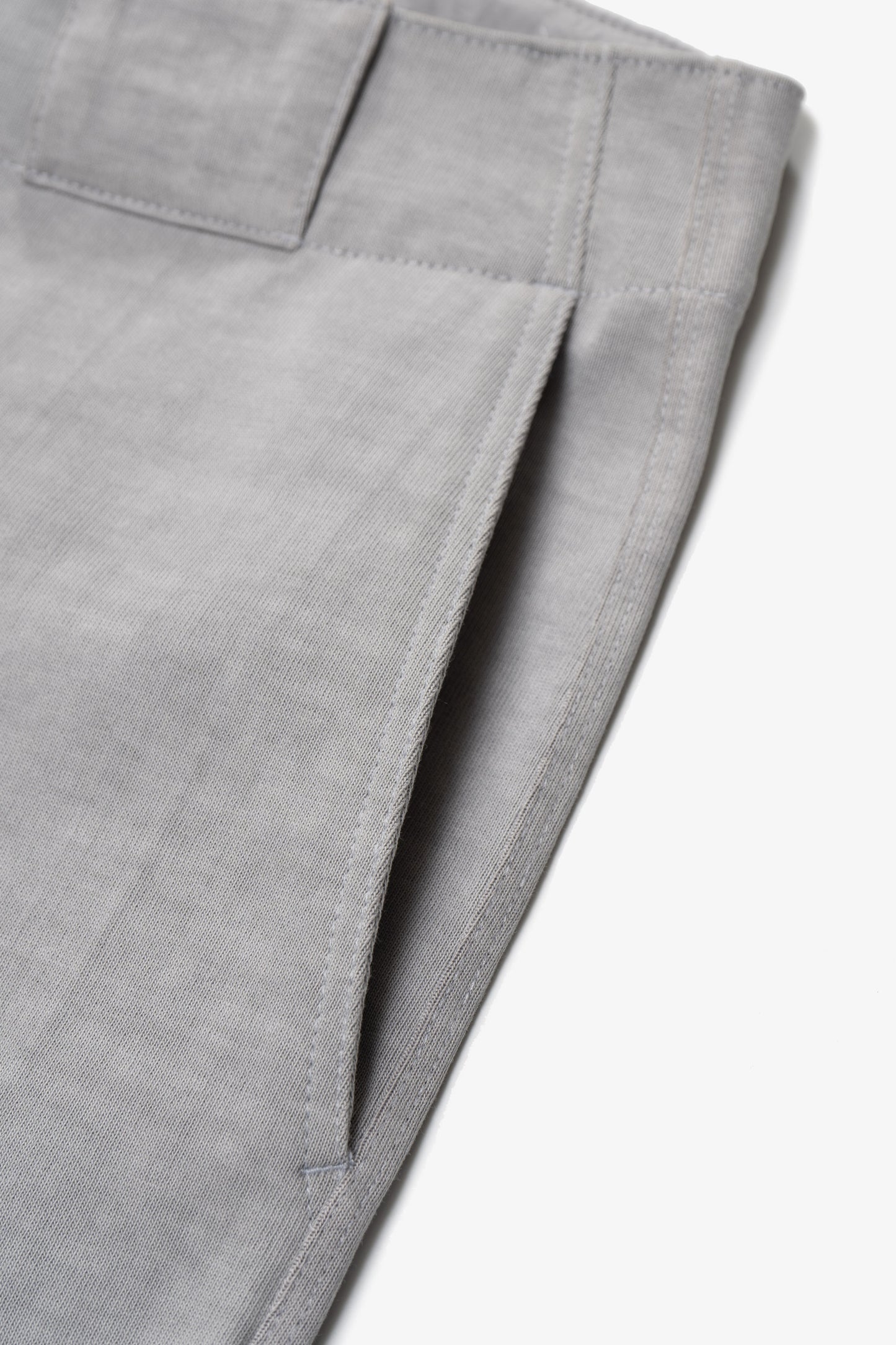 Front pocket detail of LW1100 Jersey Trouser in Pigment Chalk