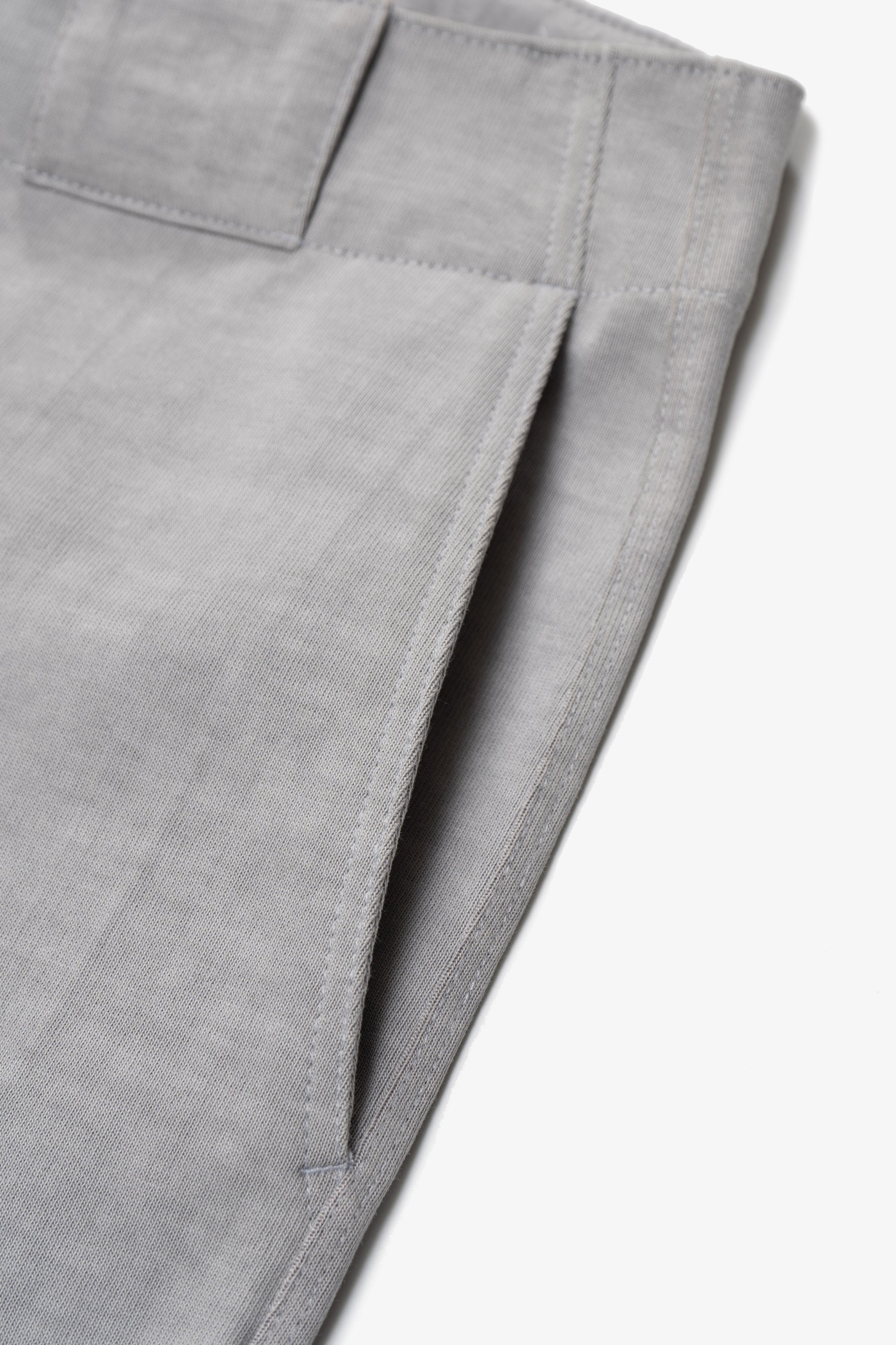 Front pocket detail of LW1100 Jersey Trouser in Pigment Chalk