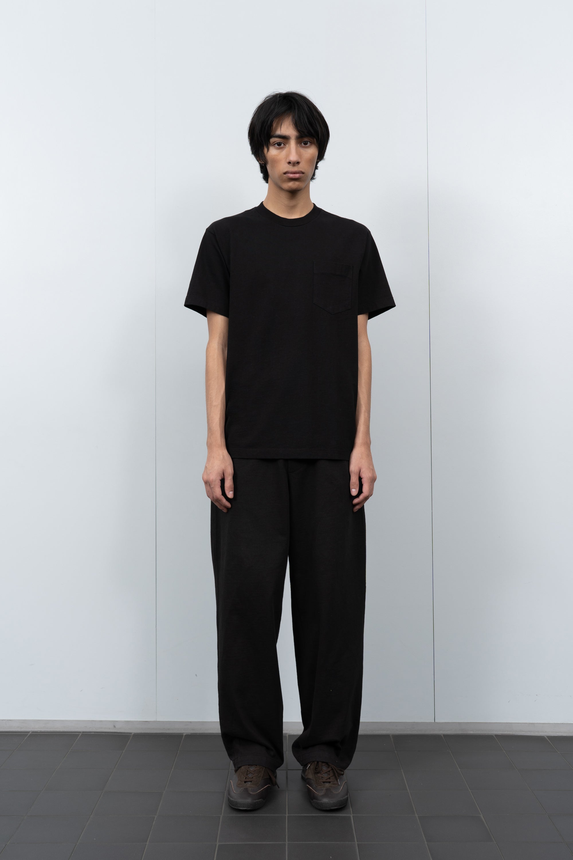 LW1120 Balta Pocket T-shirt in Black on a model