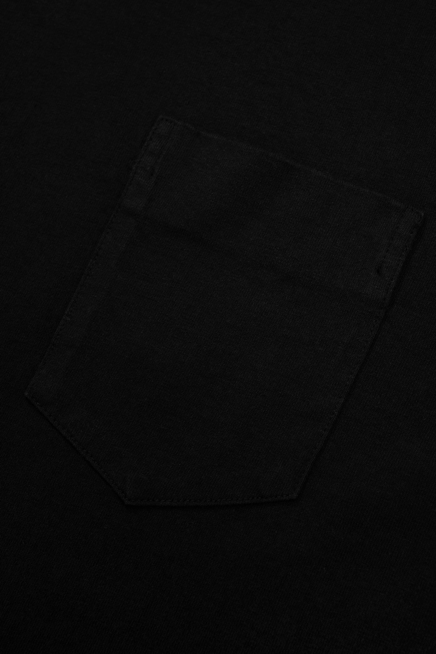 Fabric ripple detail of LW1120 Balta Pocket T-shirt in Black