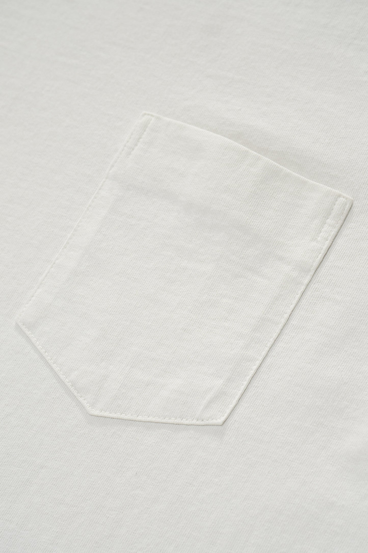 Fabric ripple detail of LW1120 Balta Pocket T-shirt in Off White