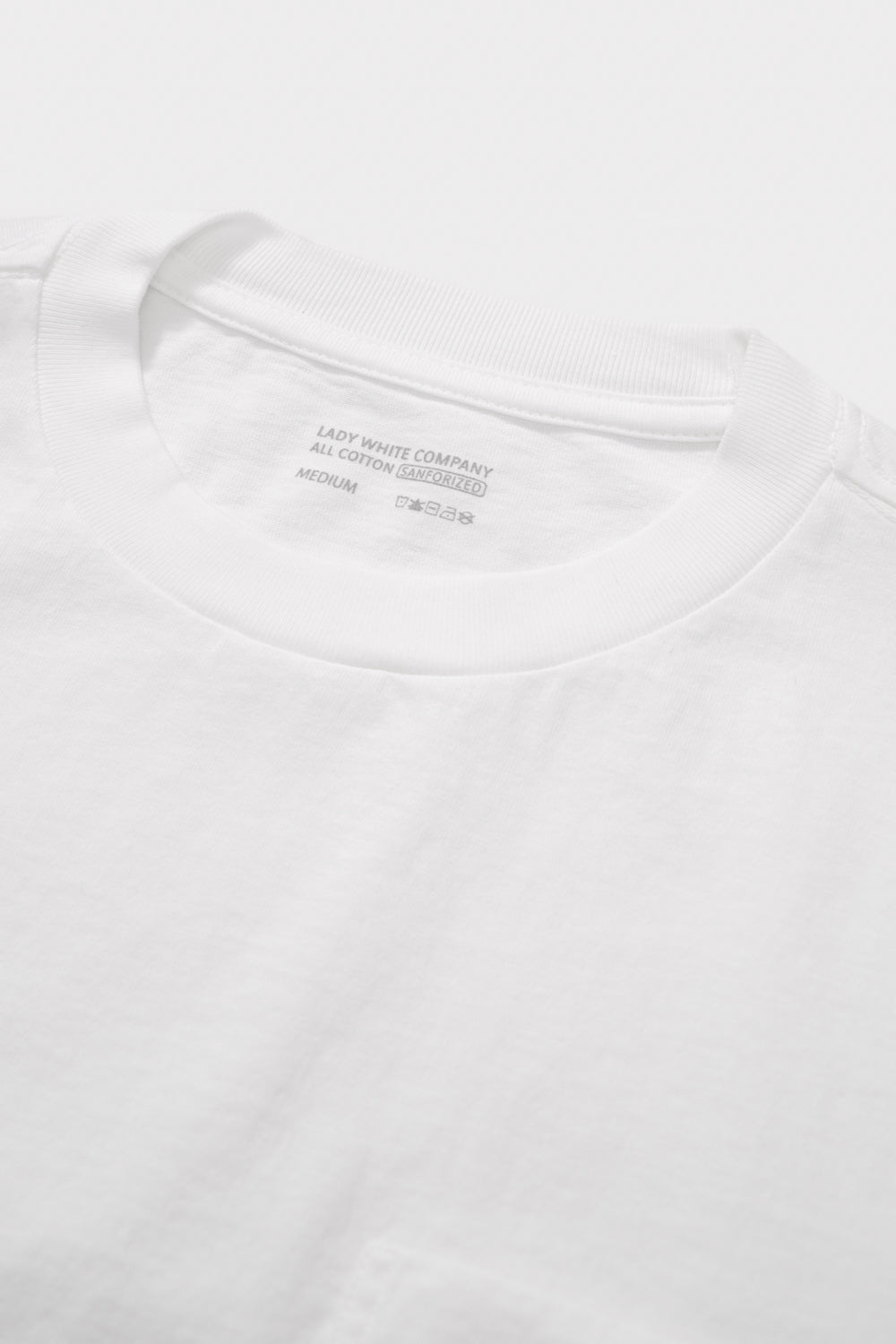 Collar detail of LW1120 Balta Pocket T-shirt in White