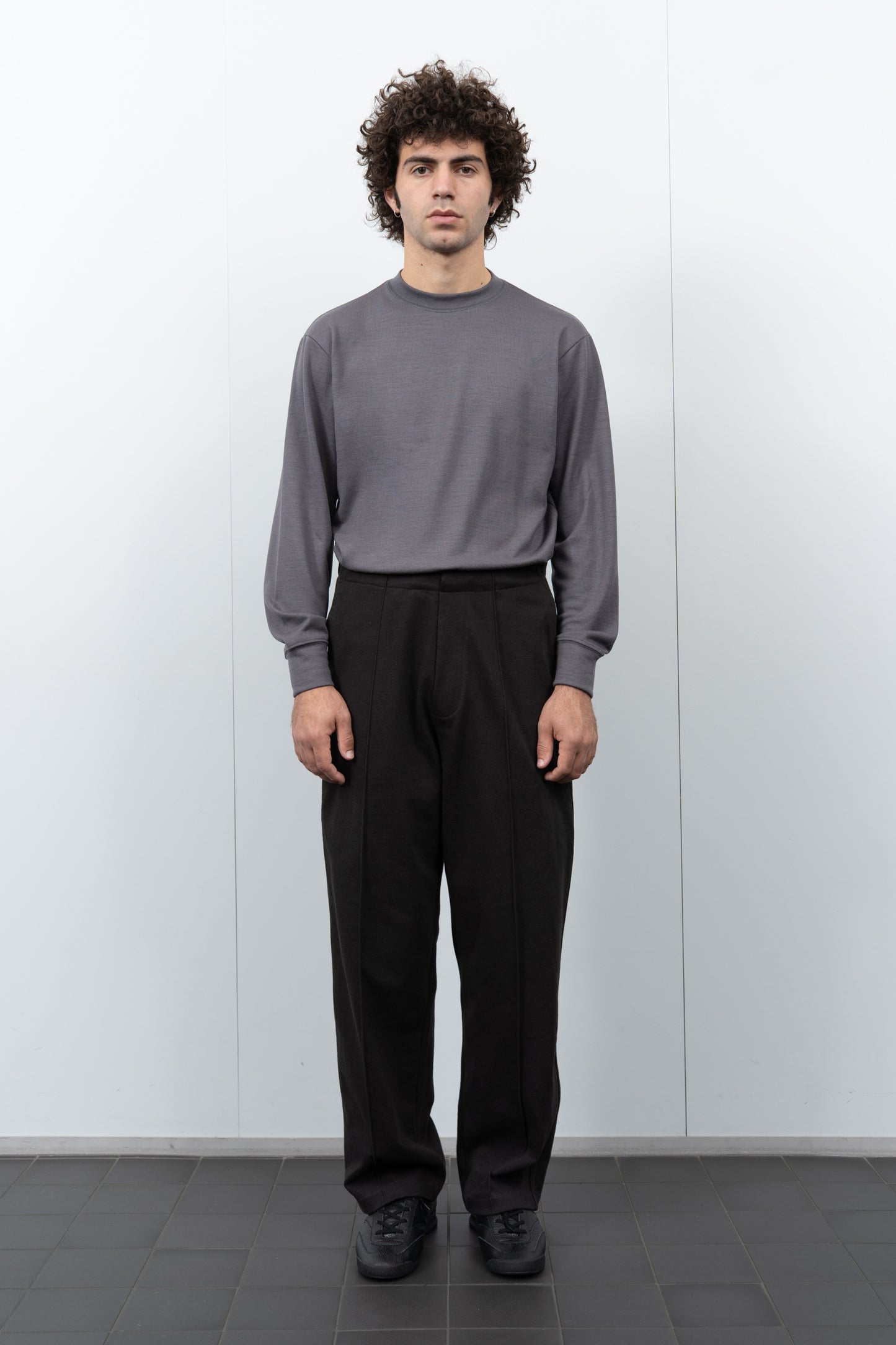 LW1199R Jersey Band Pants on a model