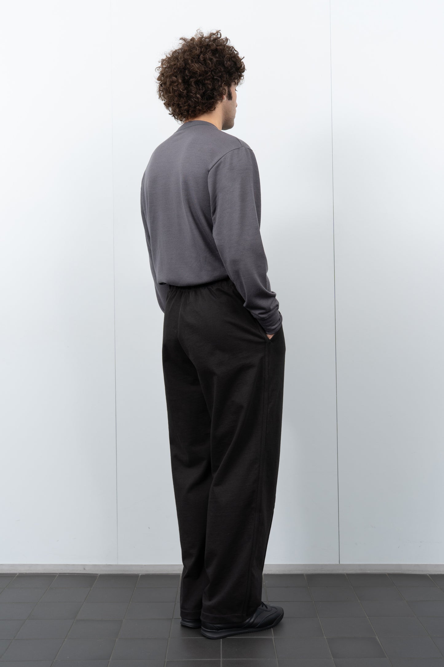 LW1199R Jersey Band Pants on a model