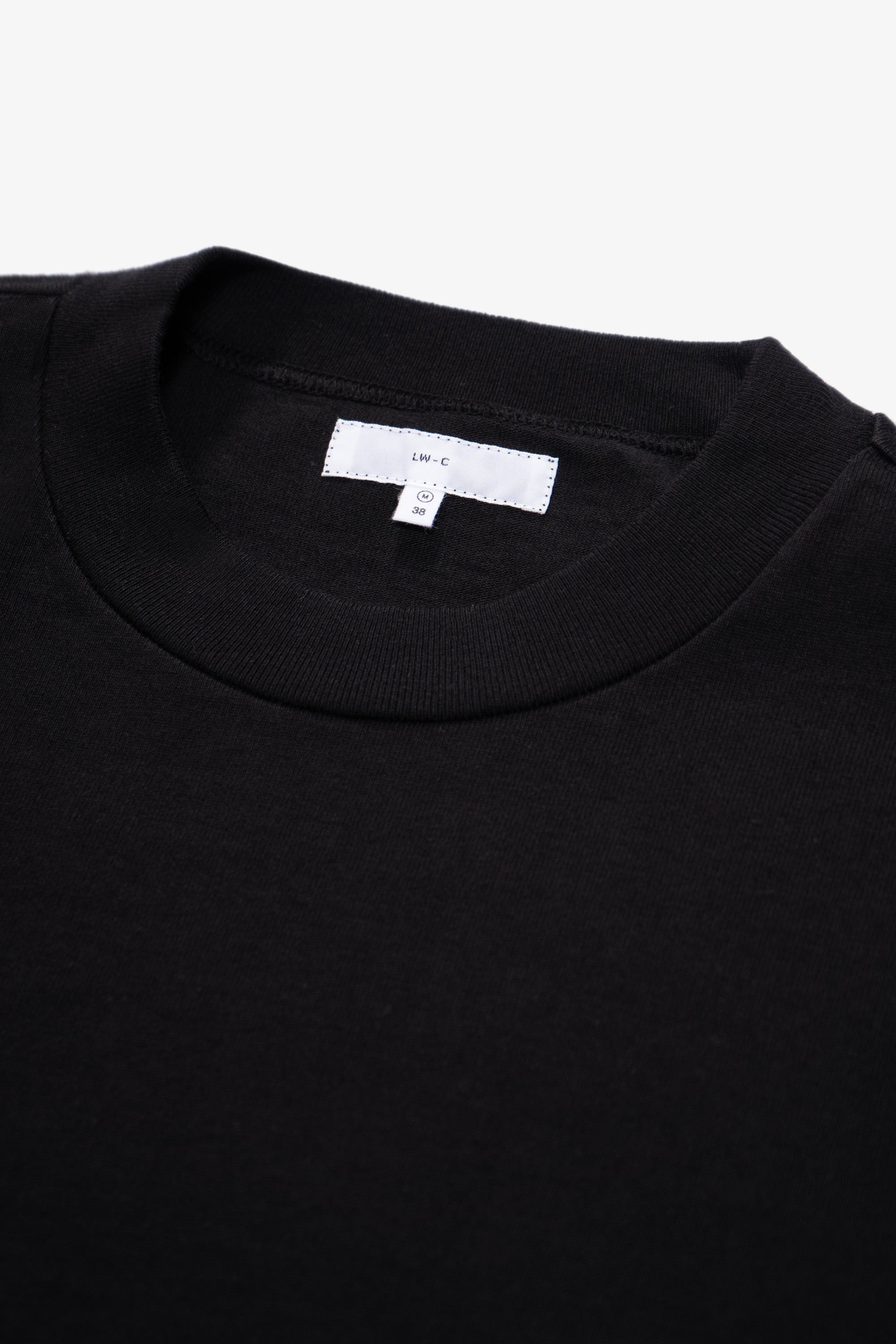 Collar detail of LW130T Rugby T-shirt in Black