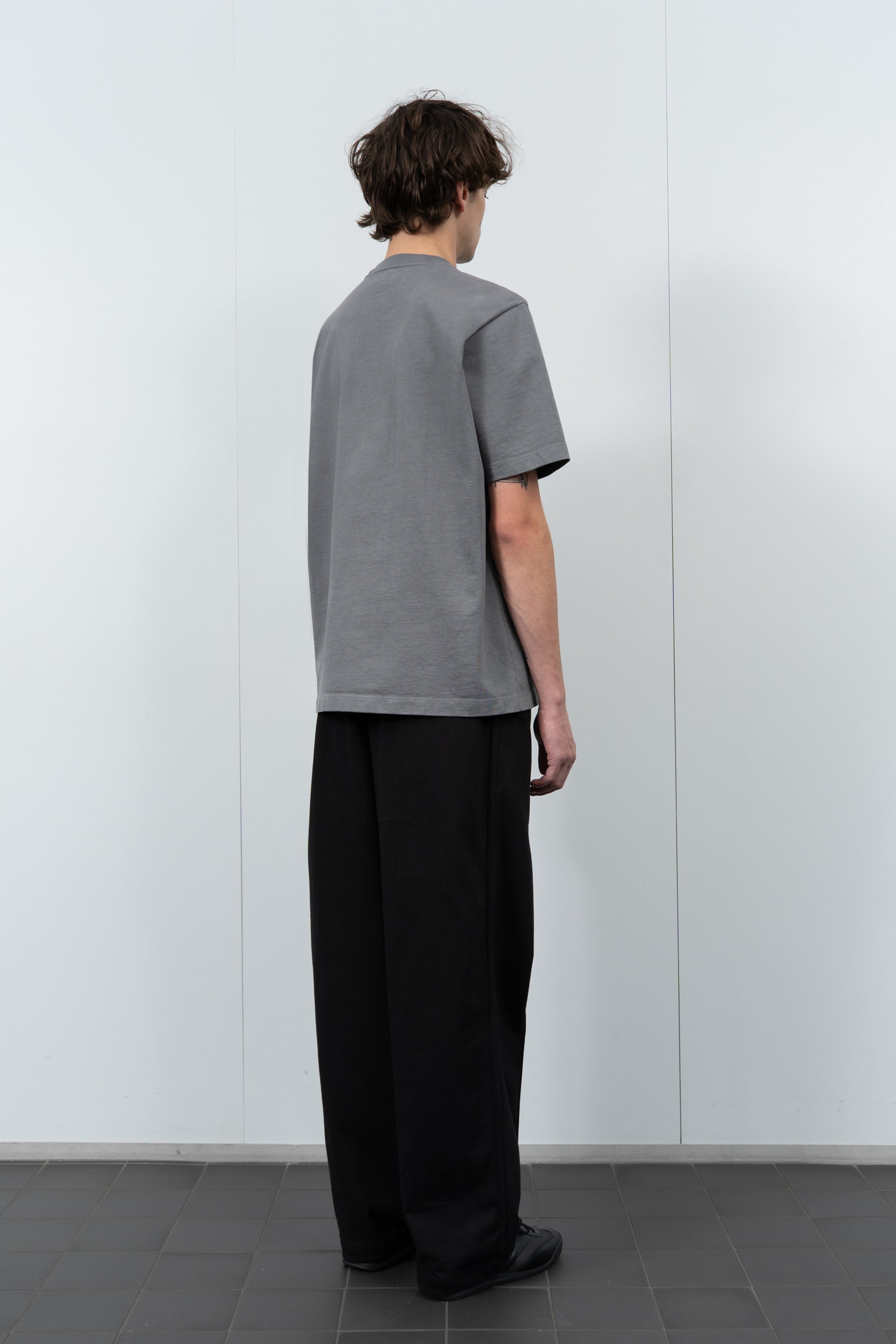 Model poses in LW130T Rugby T-shirt in kelp