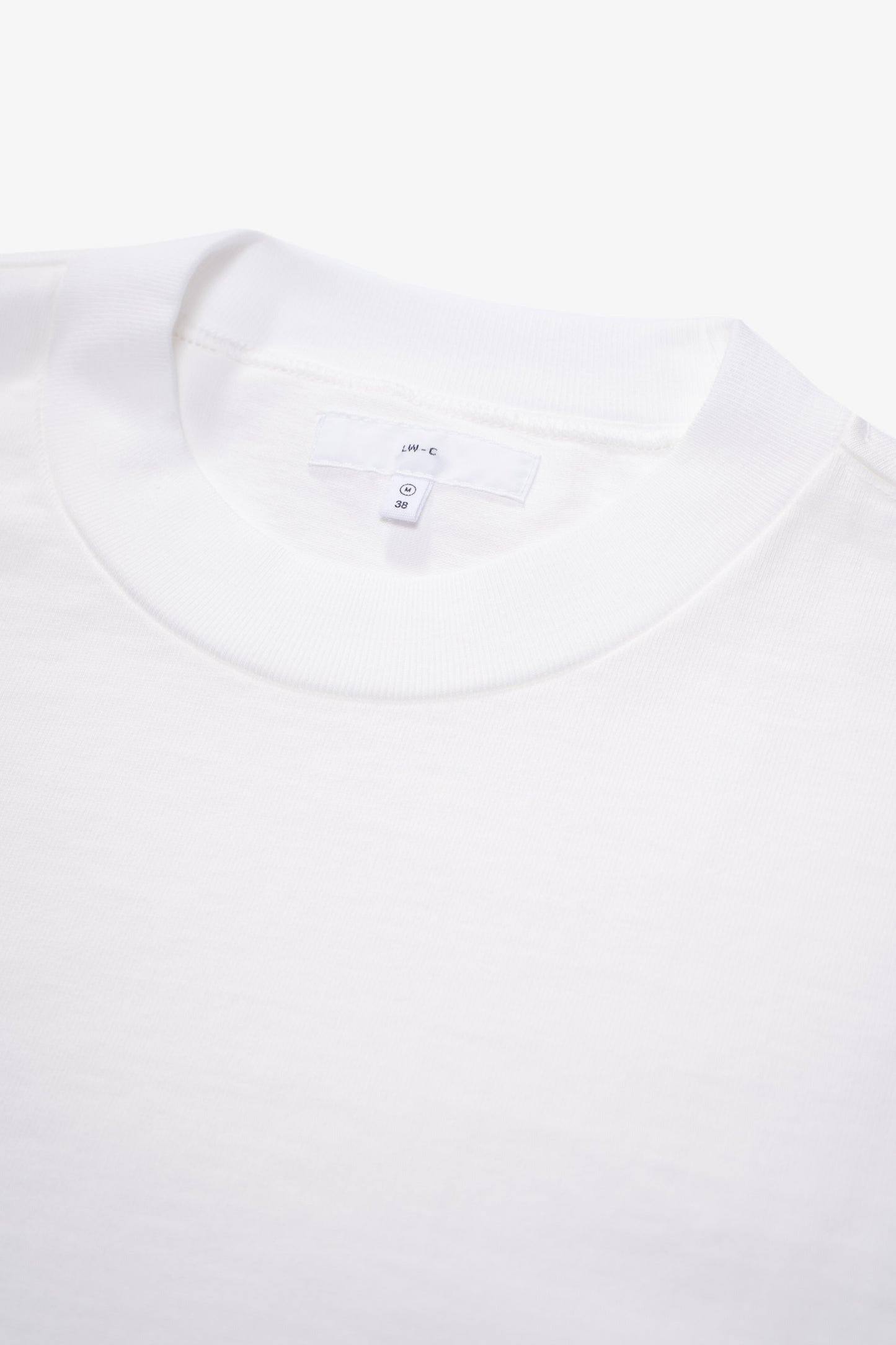 Collar detail of LW130T Rugby T-shirt in White