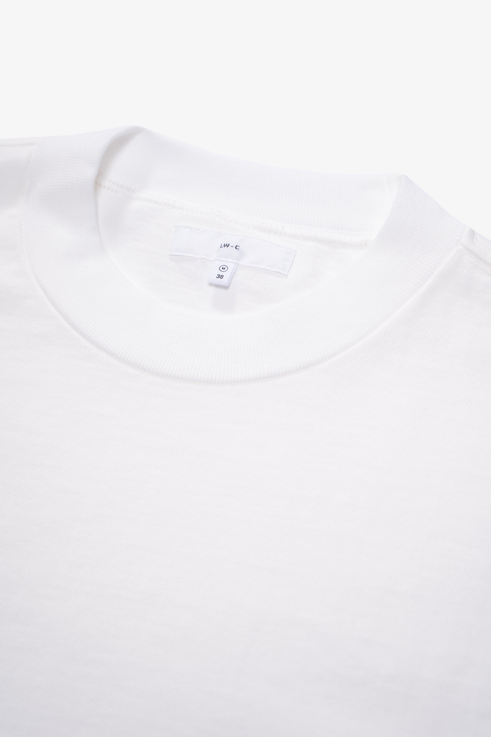 Collar detail of LW130T Rugby T-shirt in White