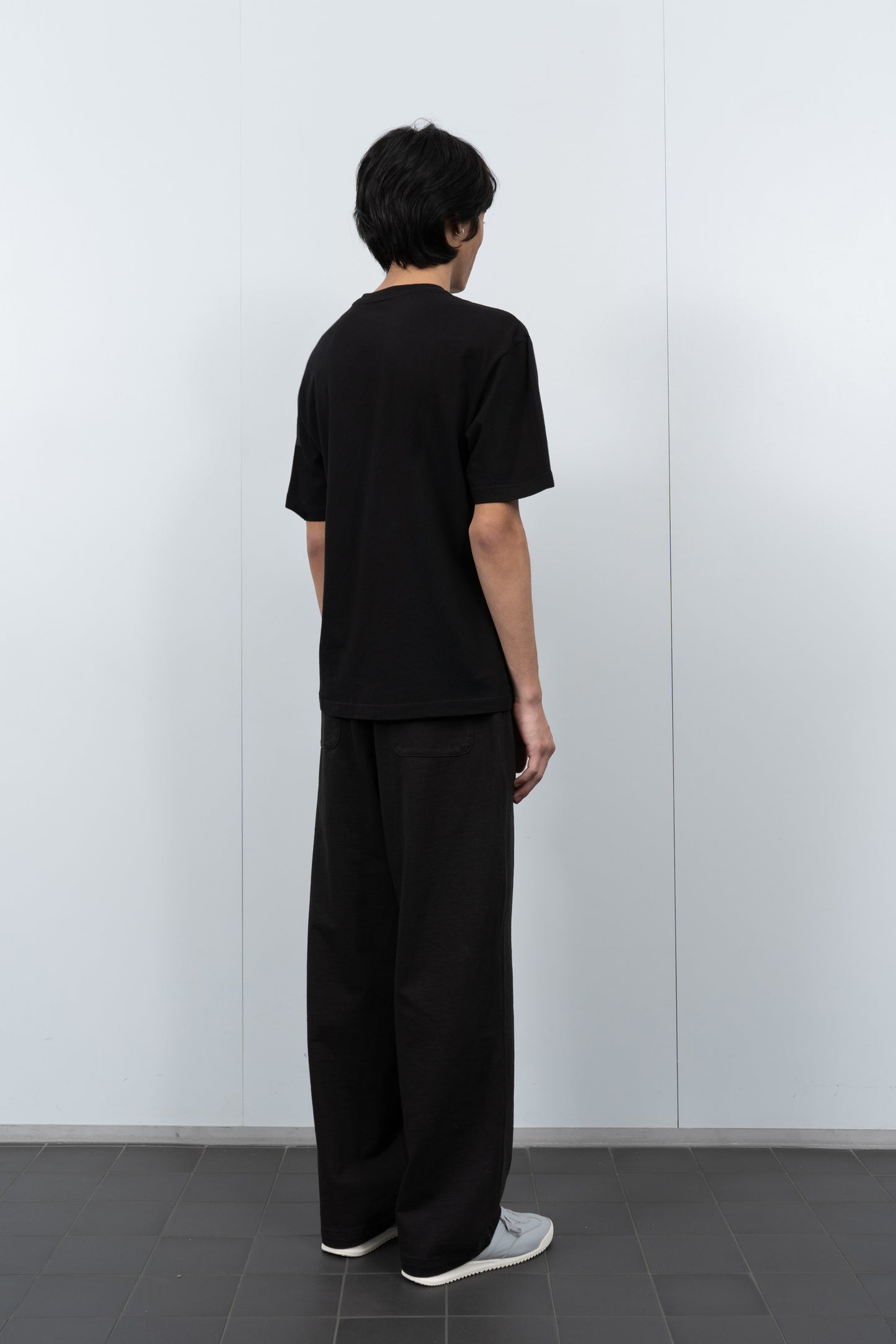 LW141 Athens T-shirt in Black on a model