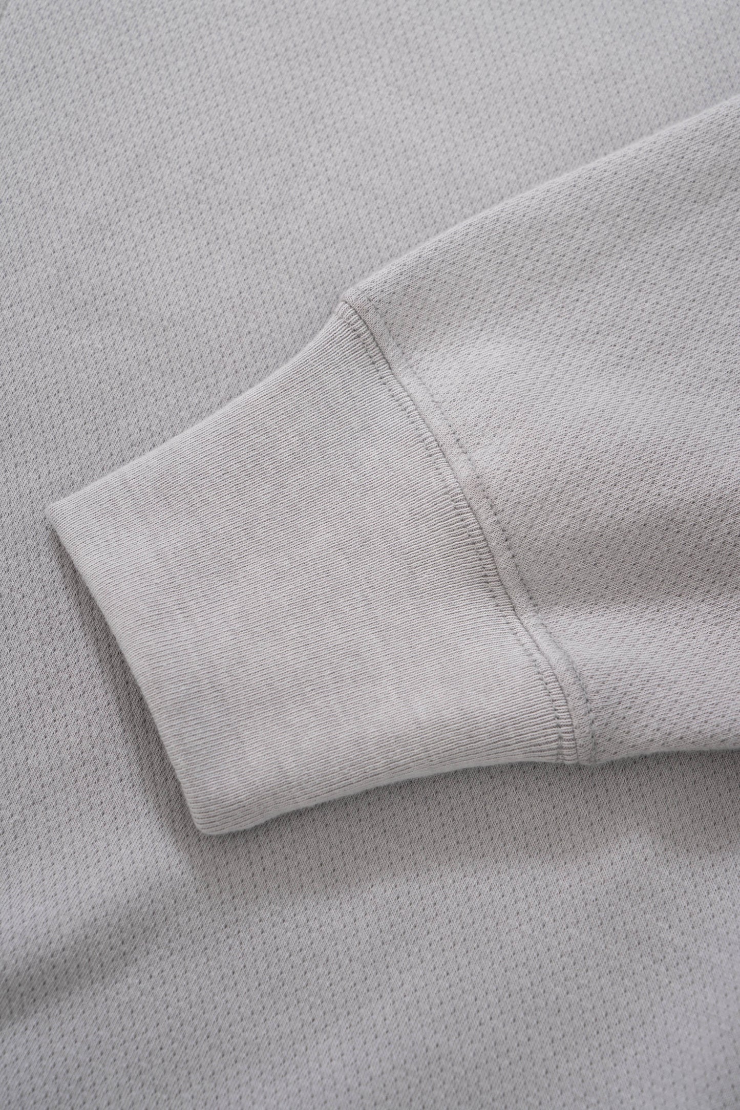 Cuff detail of LW1450M Mesh Full Zip in Pigment Chalk