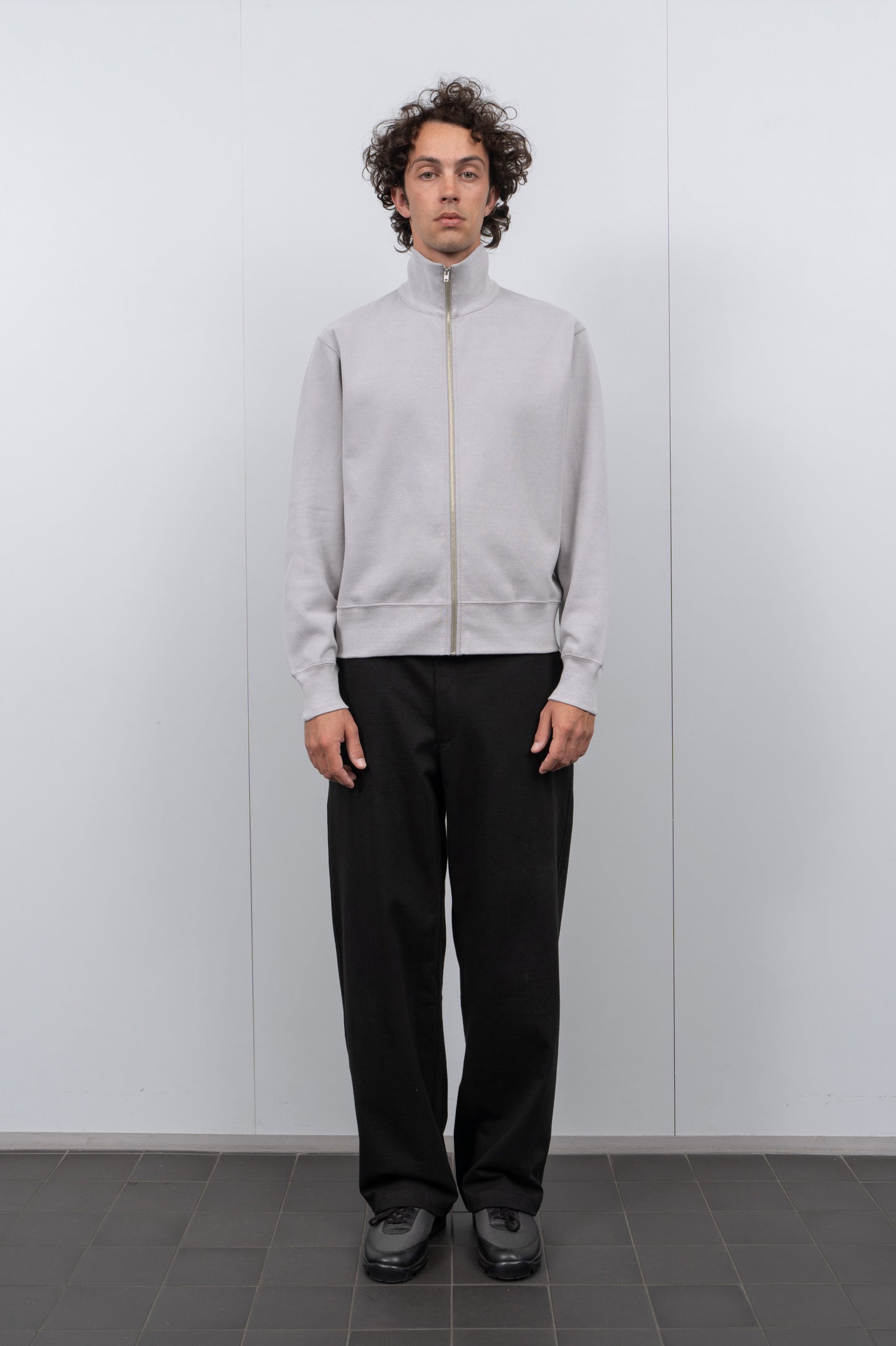 LW1450M Mesh Full Zip in Pigment Chalkon a model