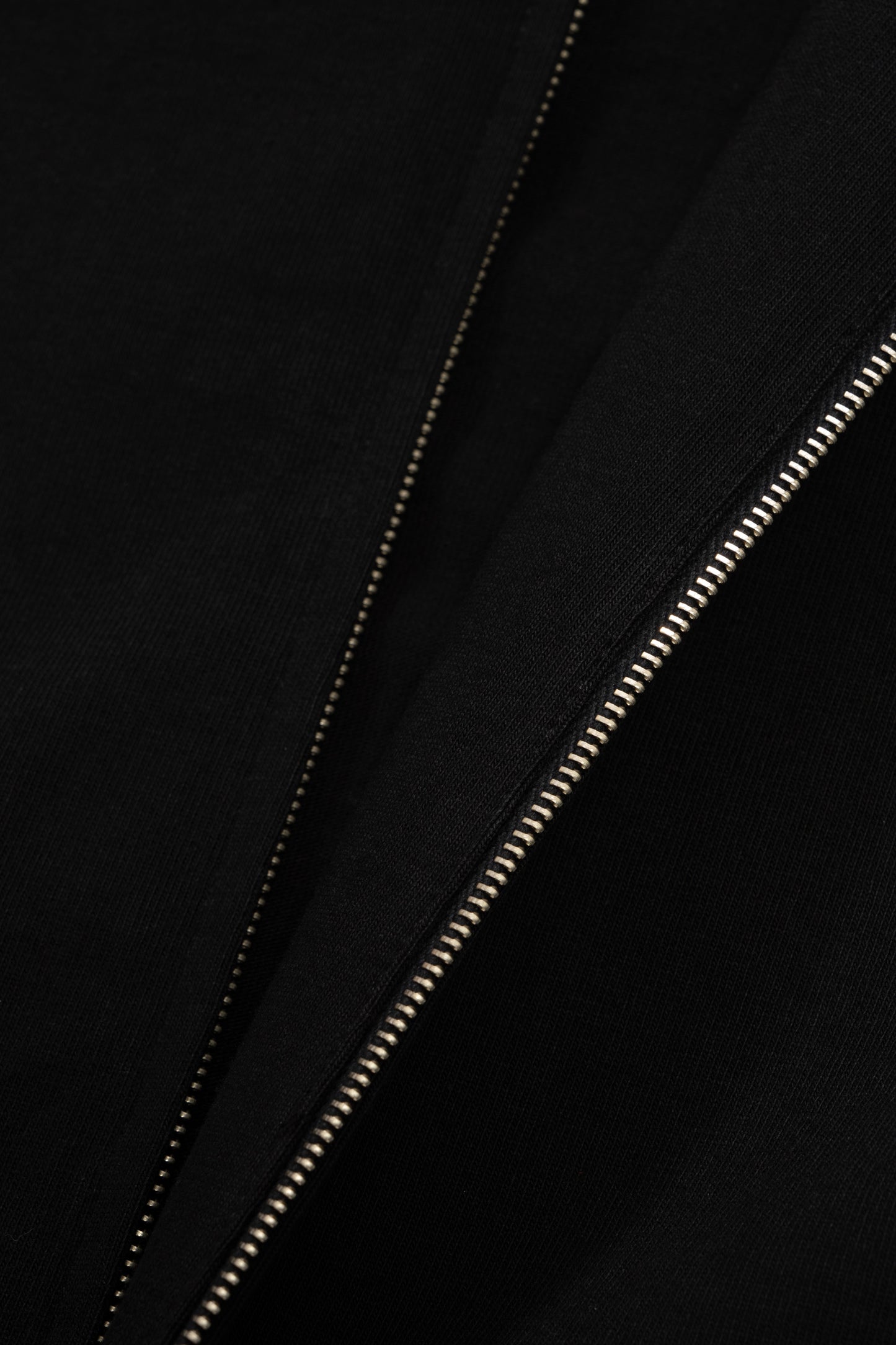 Zip detail of LW1600R Jersey Parka in Black