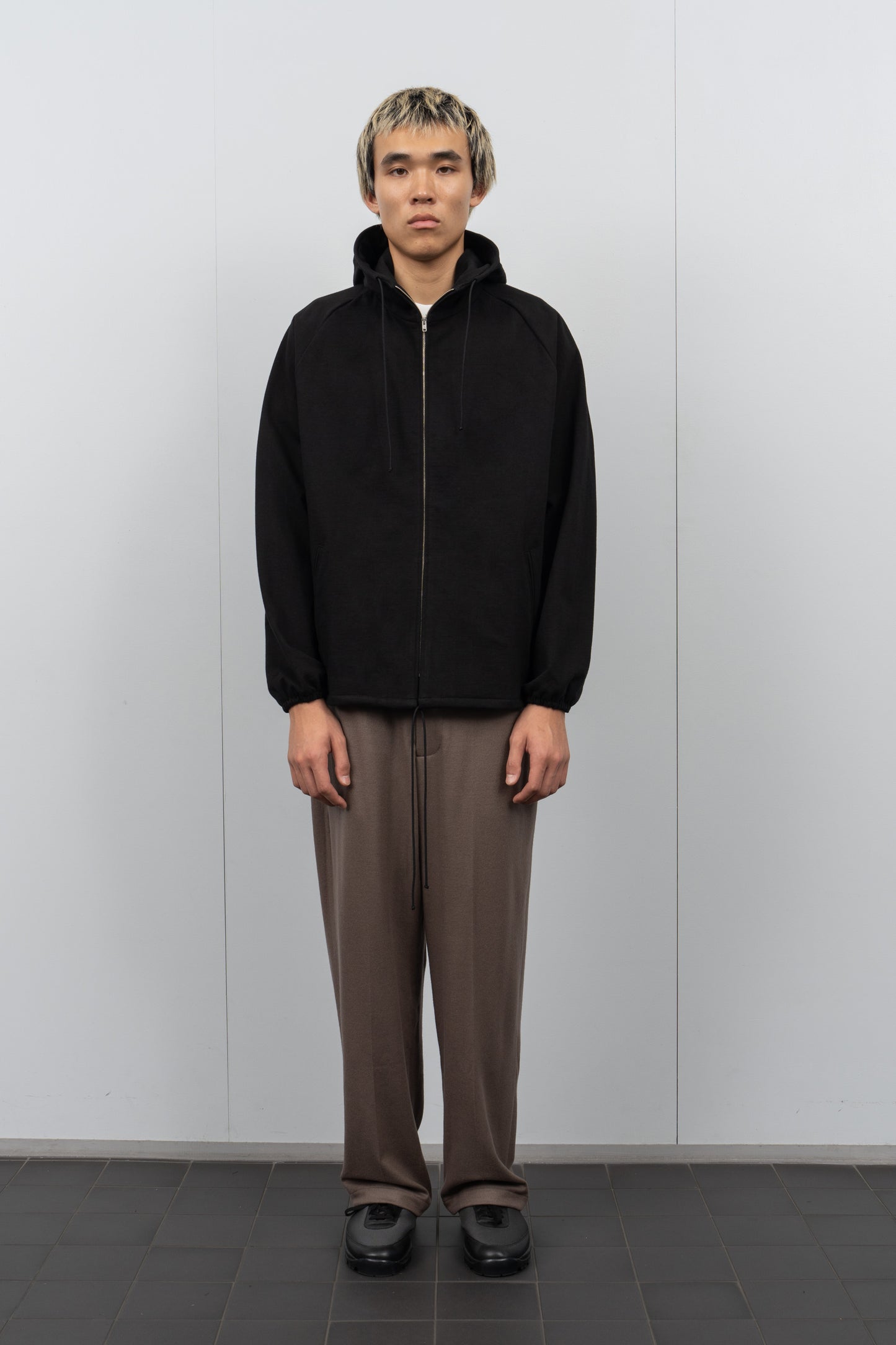 LW1600R Jersey Parka in Black on a model