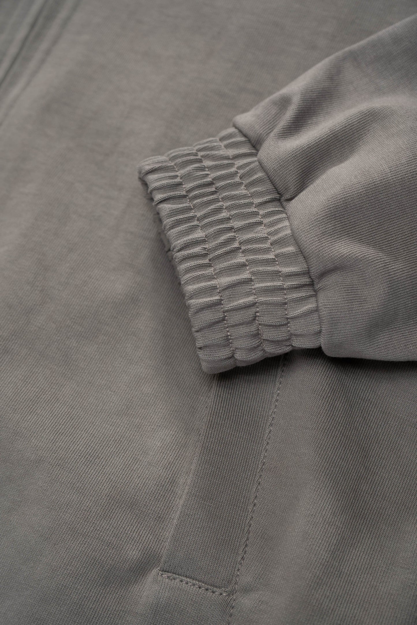 Cuff detail of LW1630 Toolen Jacket in Anvil Grey