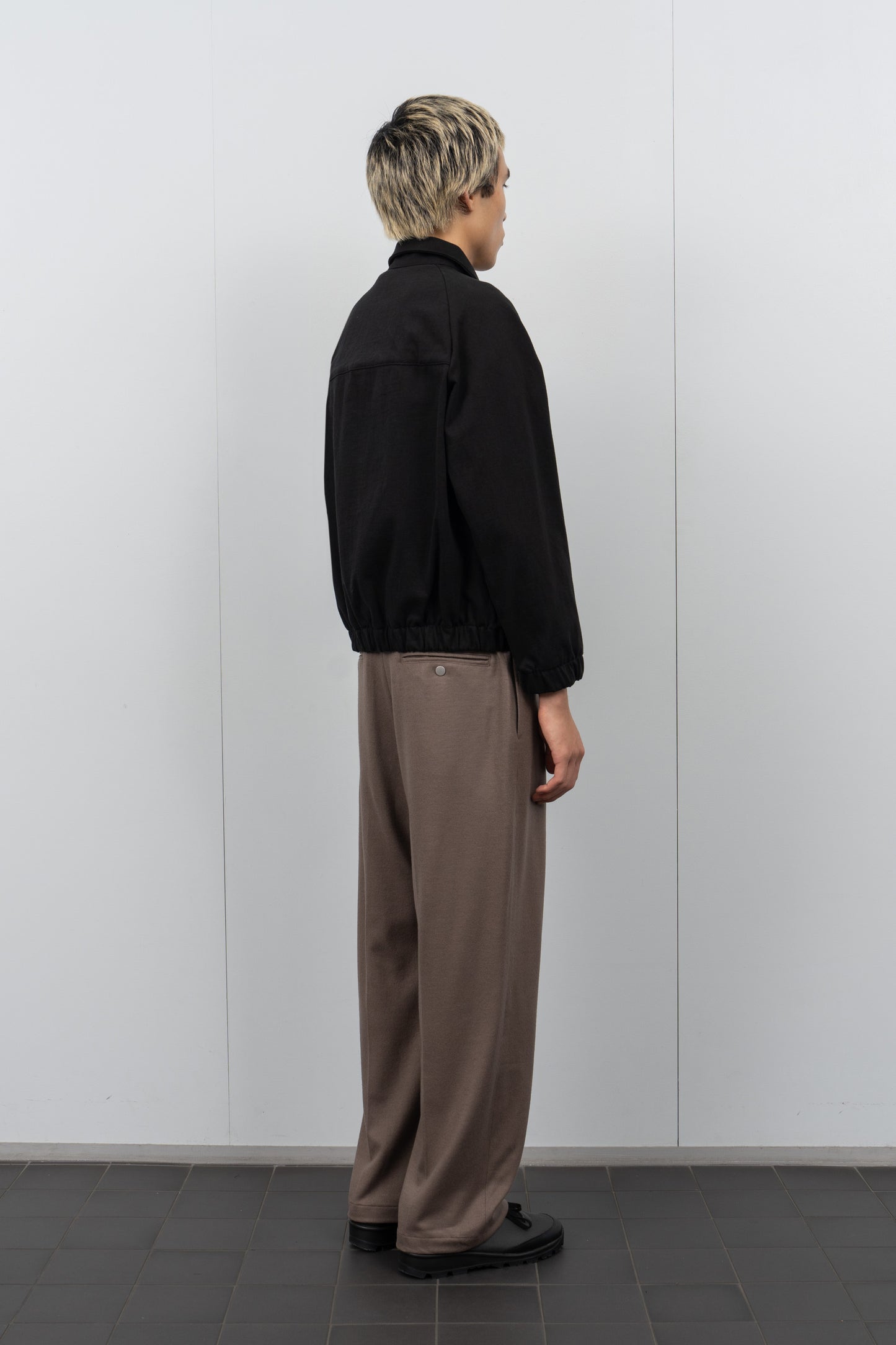 LW1670 Coach Jacket in Black on a model