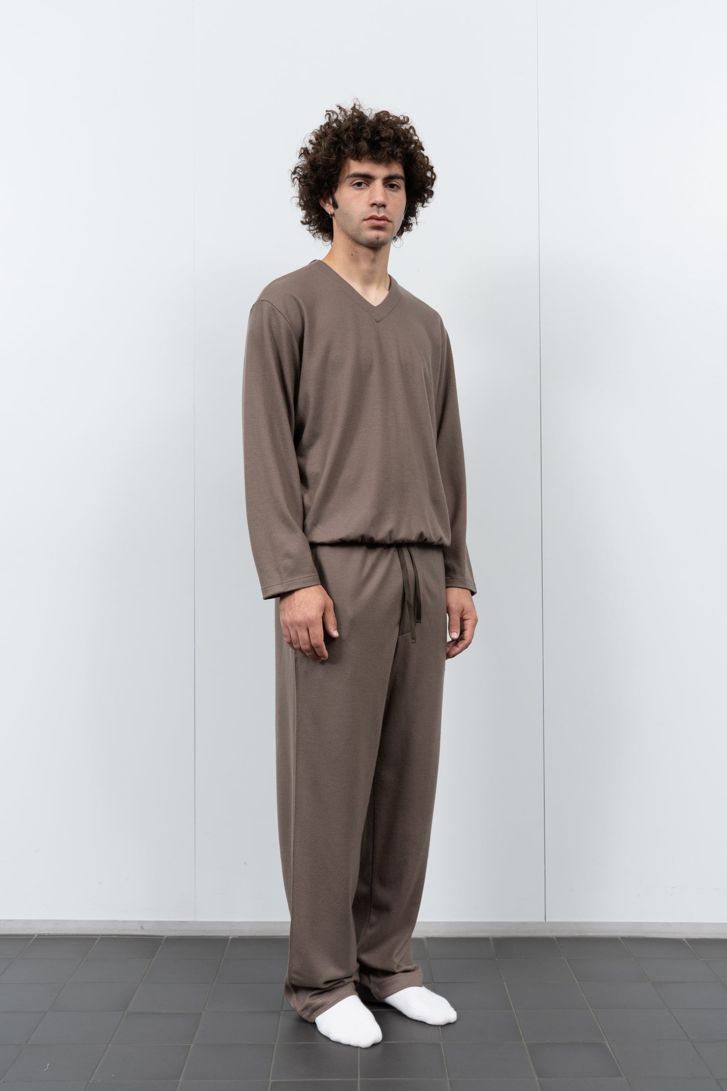 LW1700 Wool Sleepers Set on a model