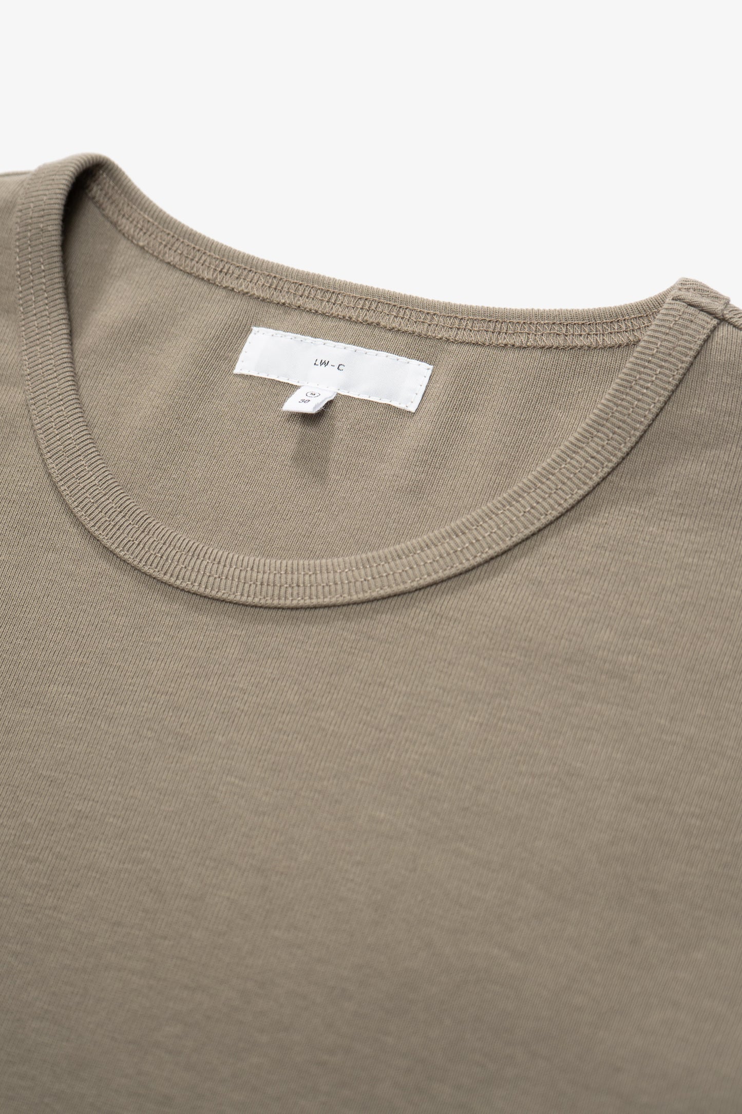 Collar detail of LW201 Carlen LS T-shirt in Anvil grey