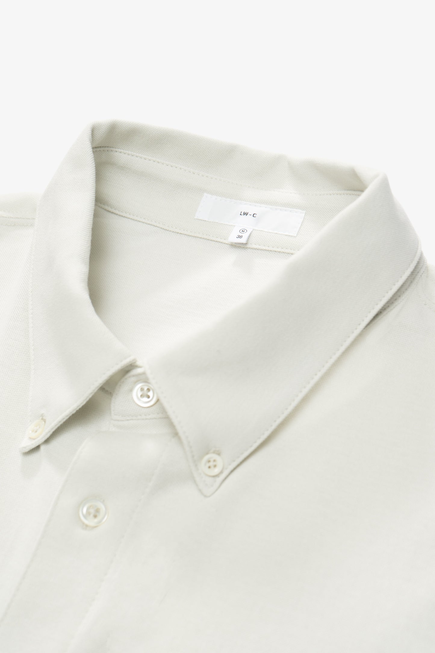 Collar detail of LW423SS SS Pique Button Down in Off White