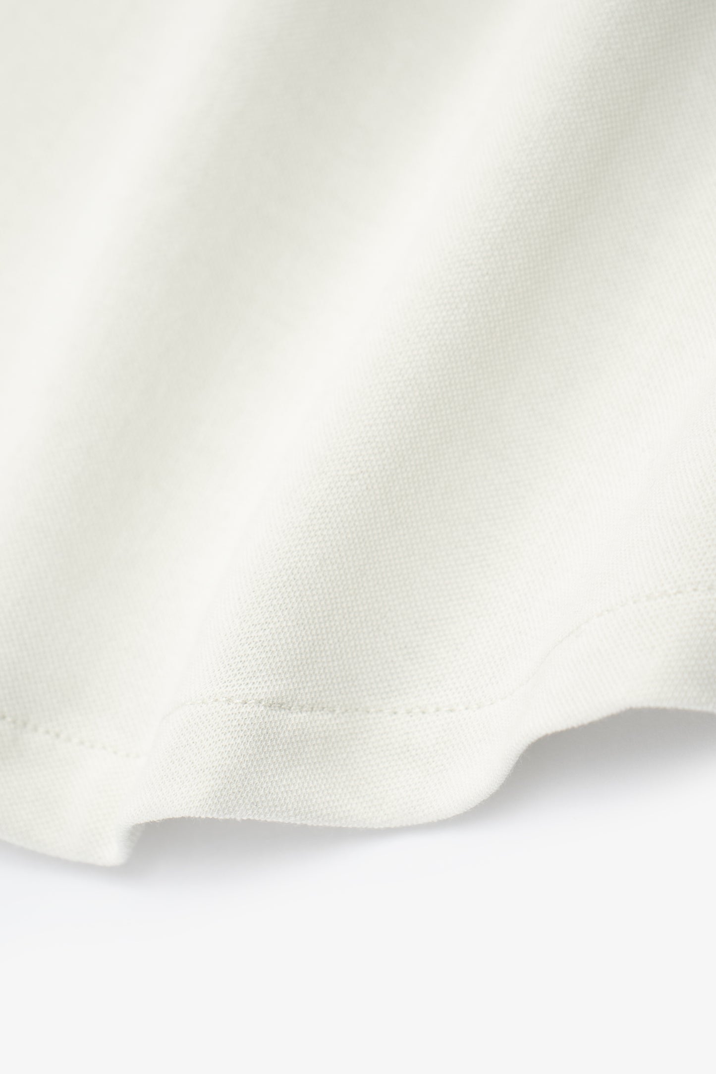 Fabric ripple detail of LW423SS SS Pique Button Down in Off White
