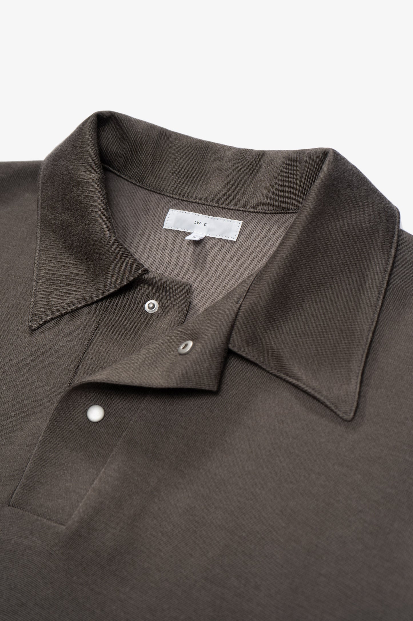 Collar detail of LW432CR CR Richmond Polo in Grey Olive