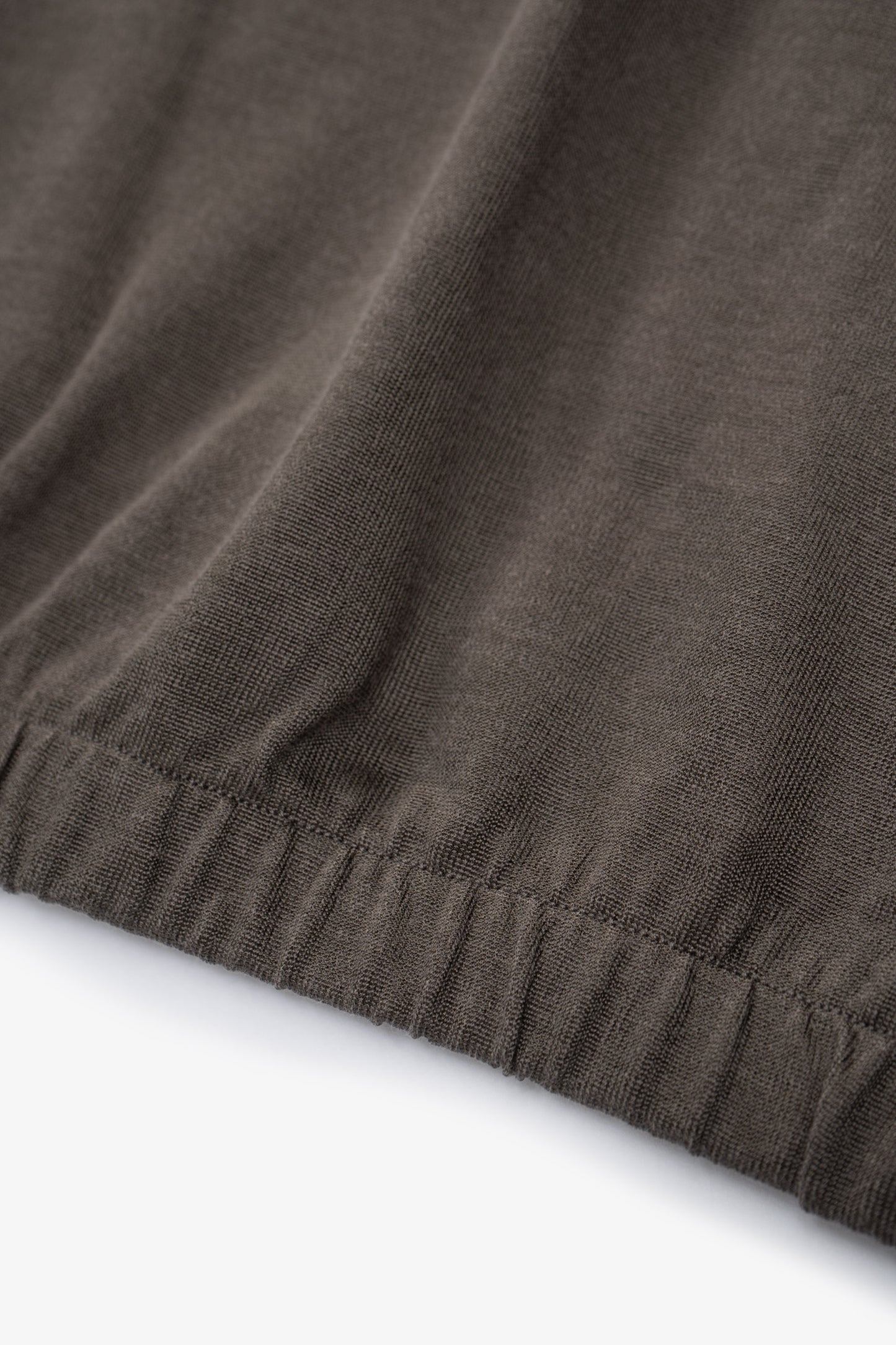 Hem detail of LW432CR CR Richmond Polo in Grey Olive
