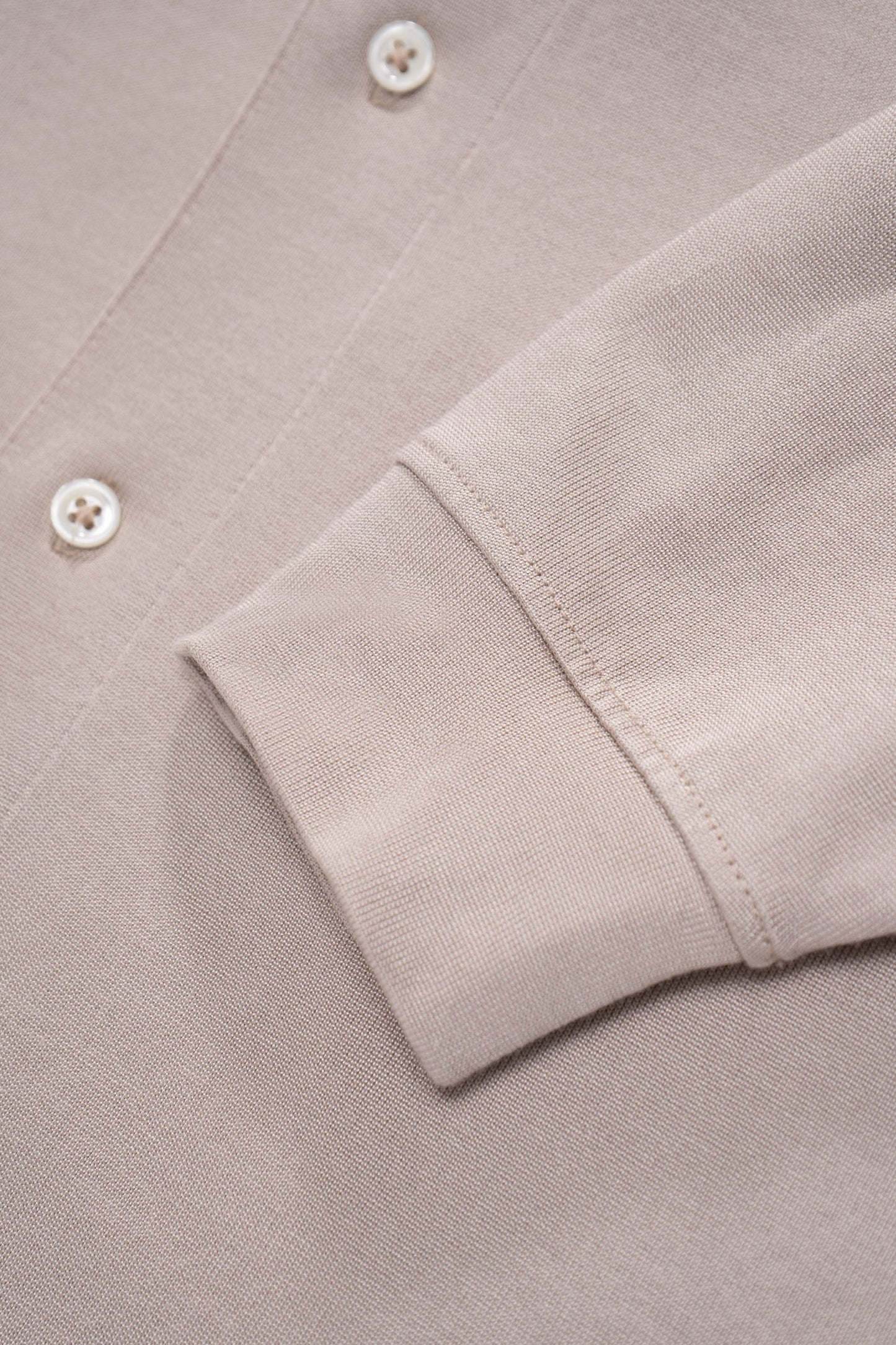 Fabric ripple detail of LW444CR LS Jersey Button Down in Off White