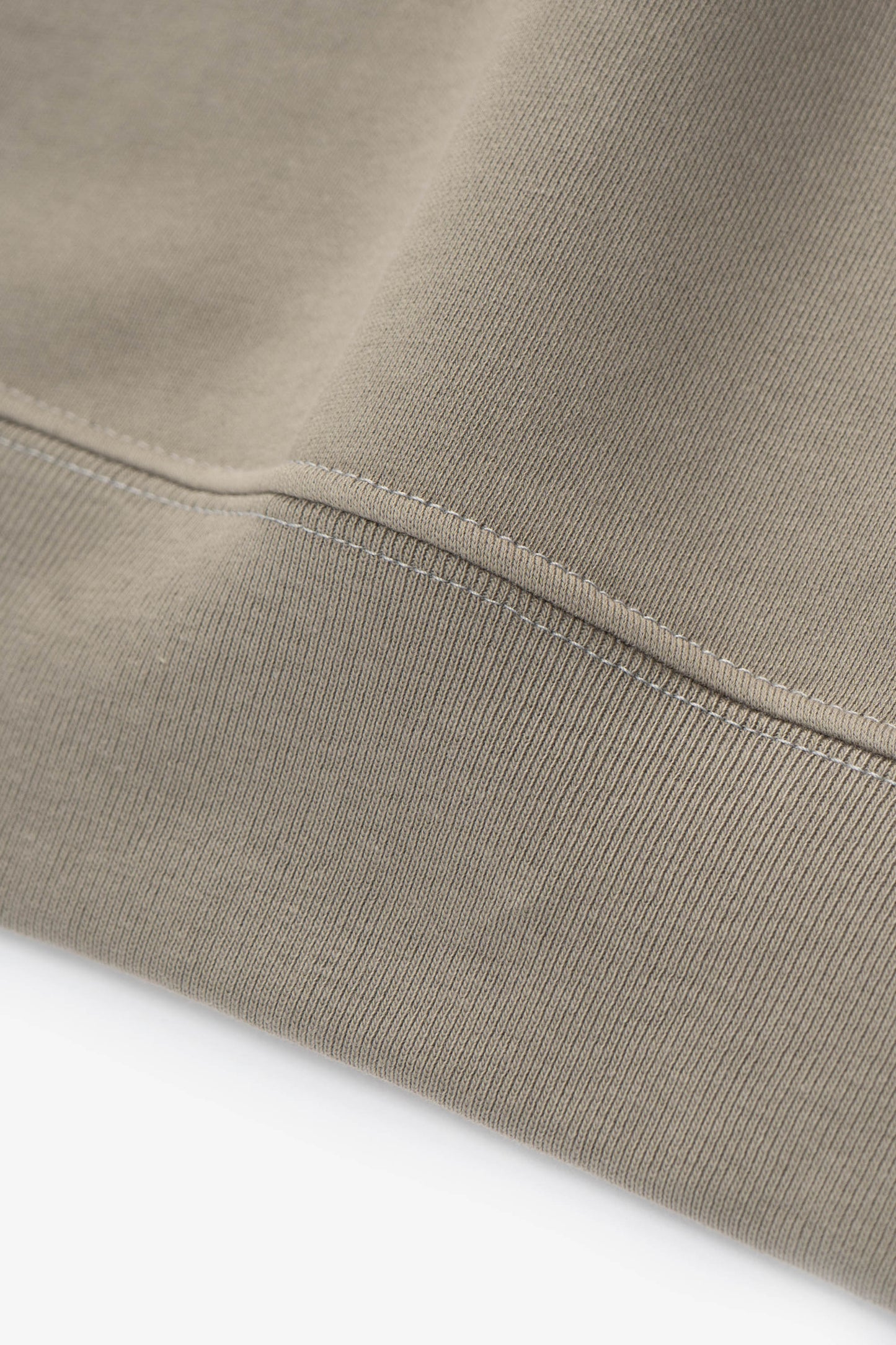 Hem detail of LW602 Cuff Off Raglan Sweatshirt in Anvil Grey