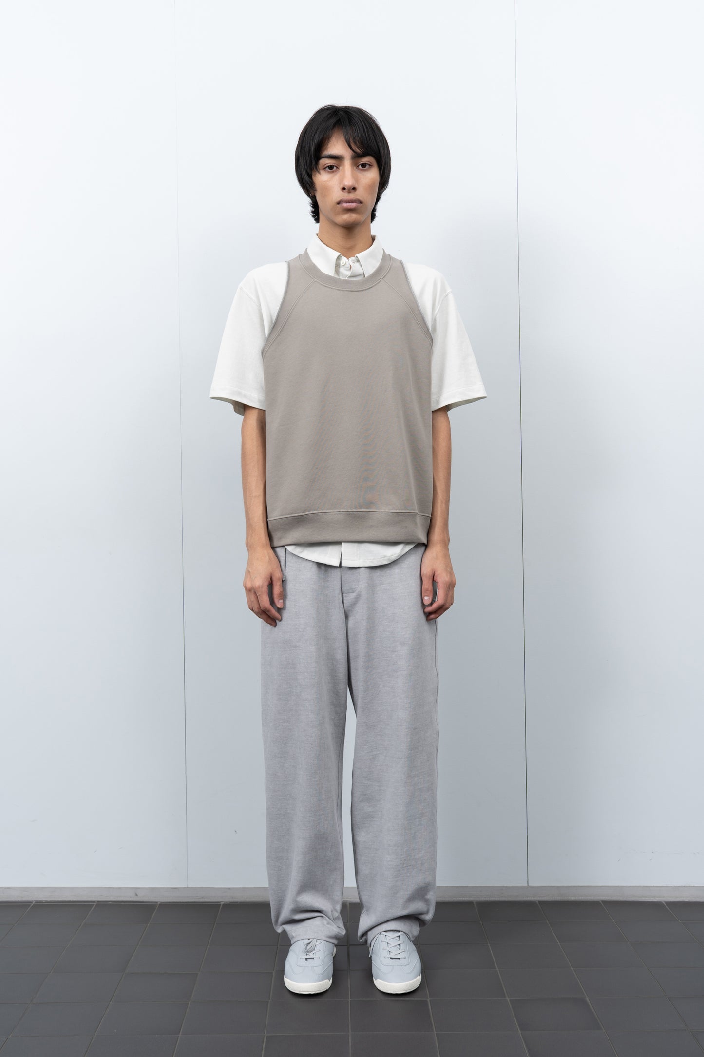 LW602 Cuff Off Raglan Sweatshirt in Anvil Grey on a model