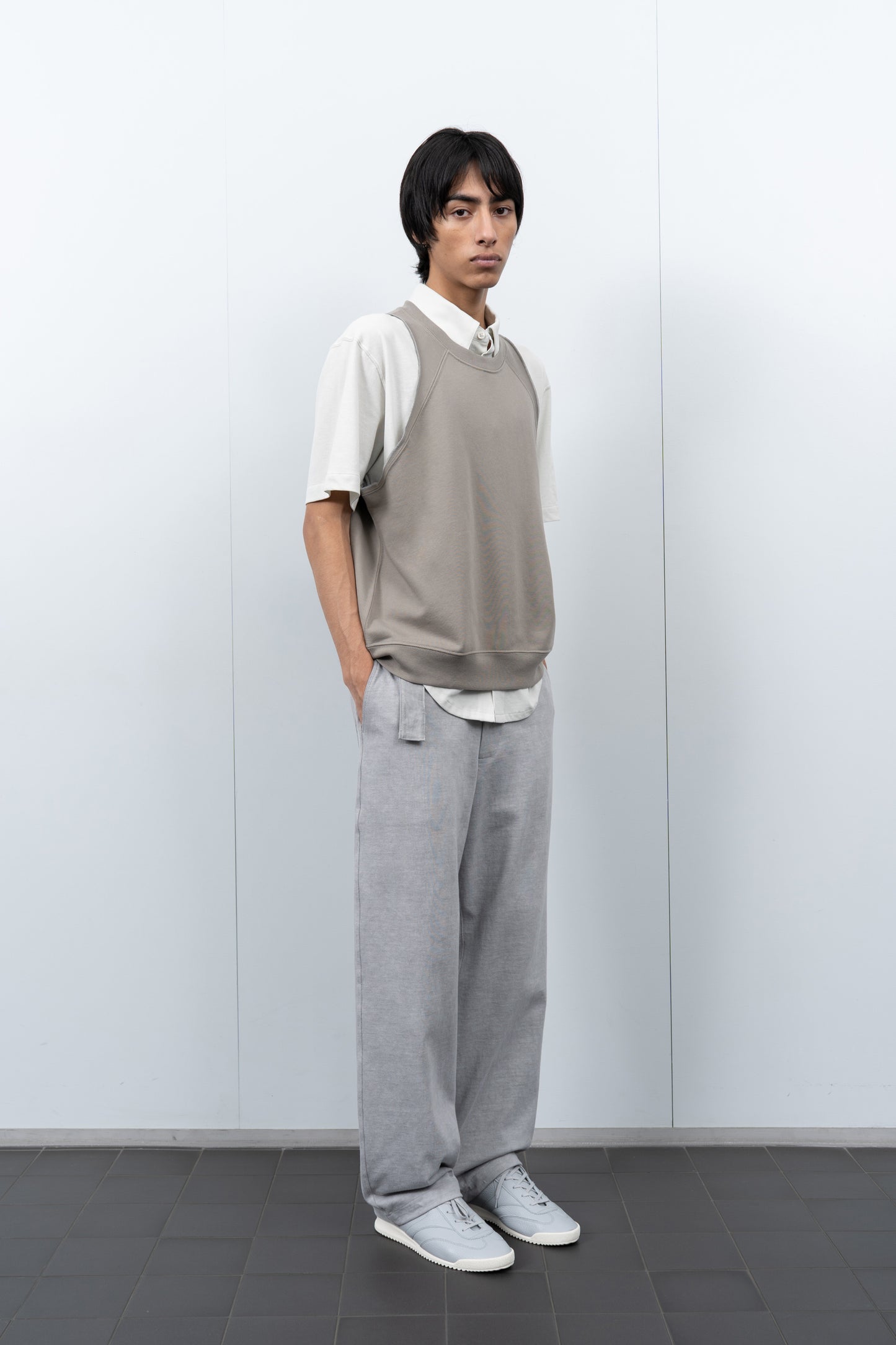 LW602 Cuff Off Raglan Sweatshirt in Anvil Grey on a model