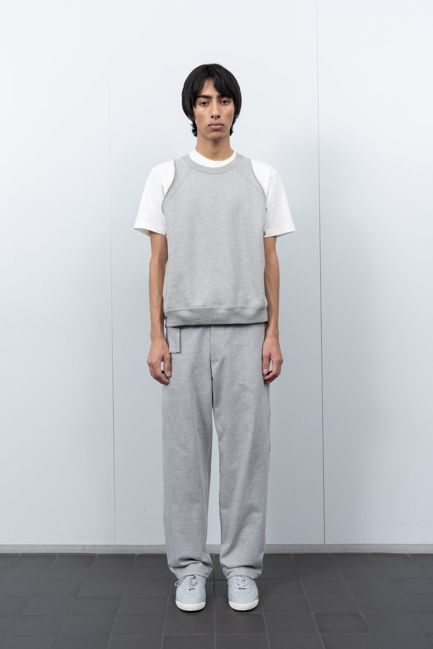LW602 Cuff Off Raglan Sweatshirt in Heather Grey on a model