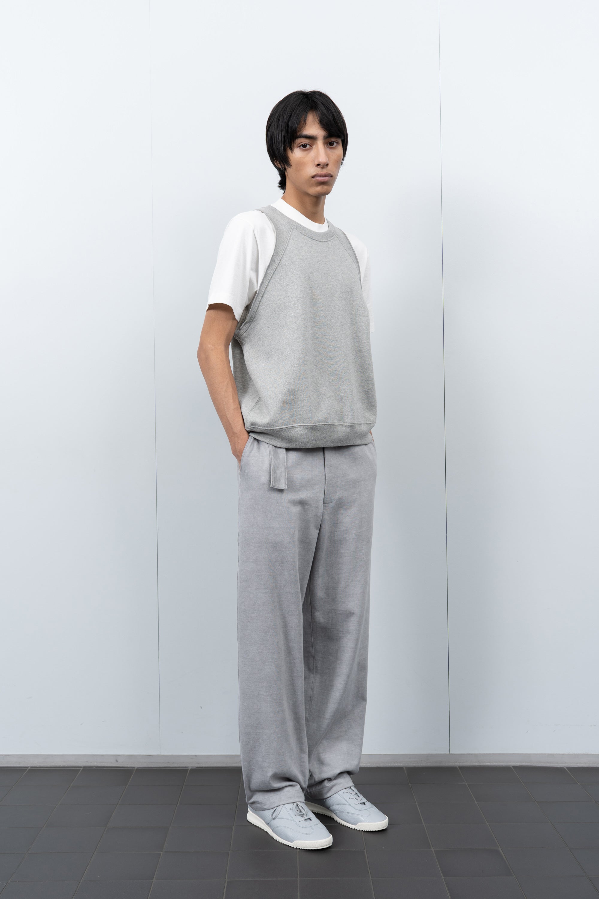 LW602 Cuff Off Raglan Sweatshirt in Heather Grey on a model
