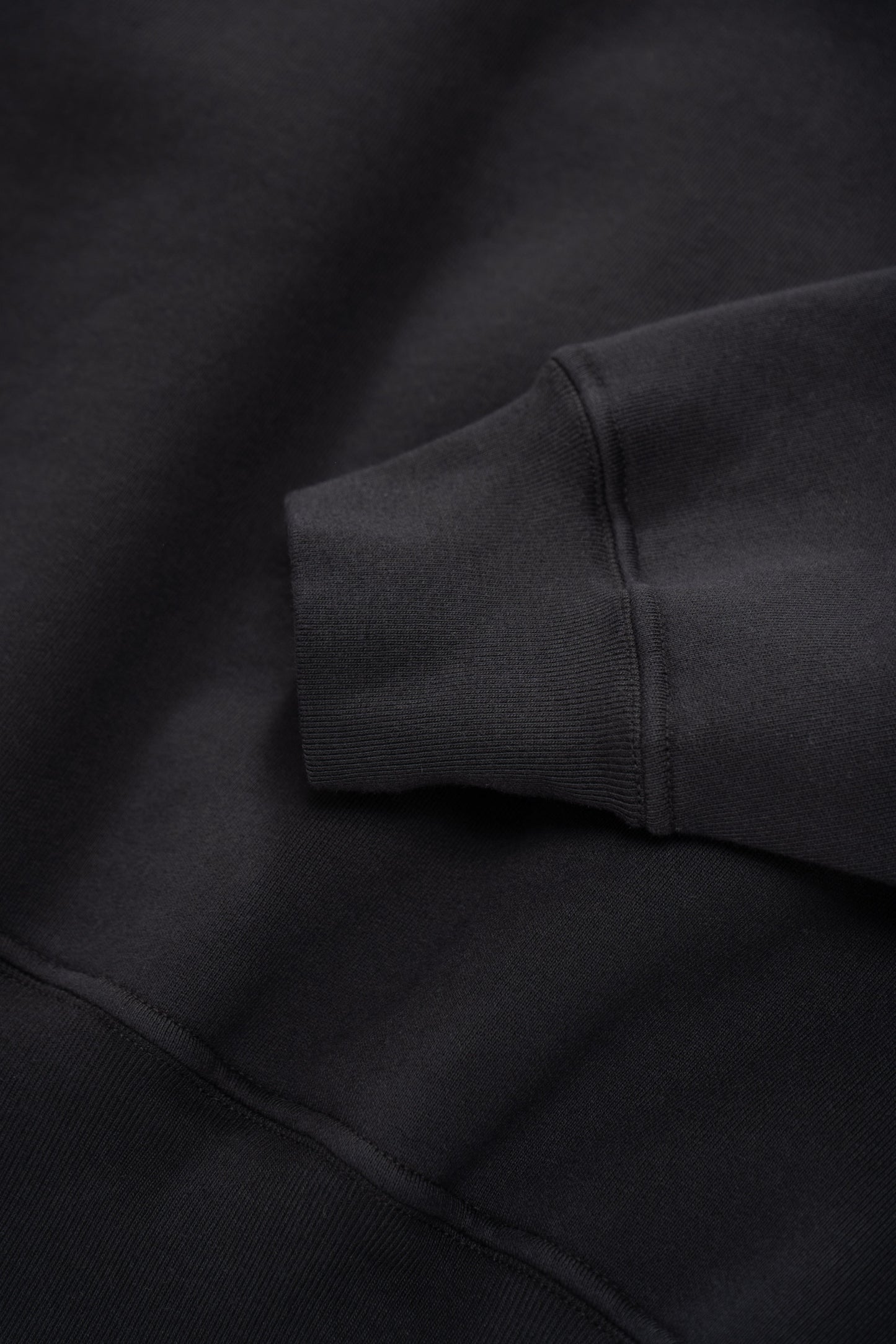 Cuff detail of LW612 Mini Crewneck in Pigment Mineral