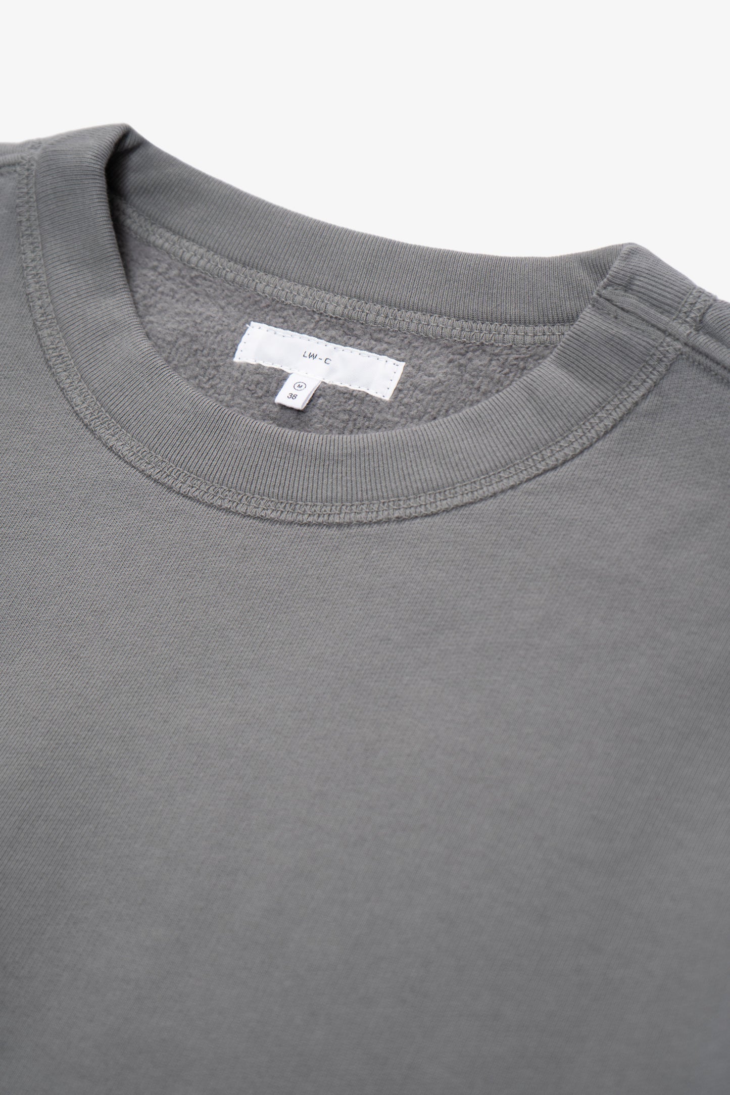 Collar detail of LW615 Relaxed Sweatshirt
