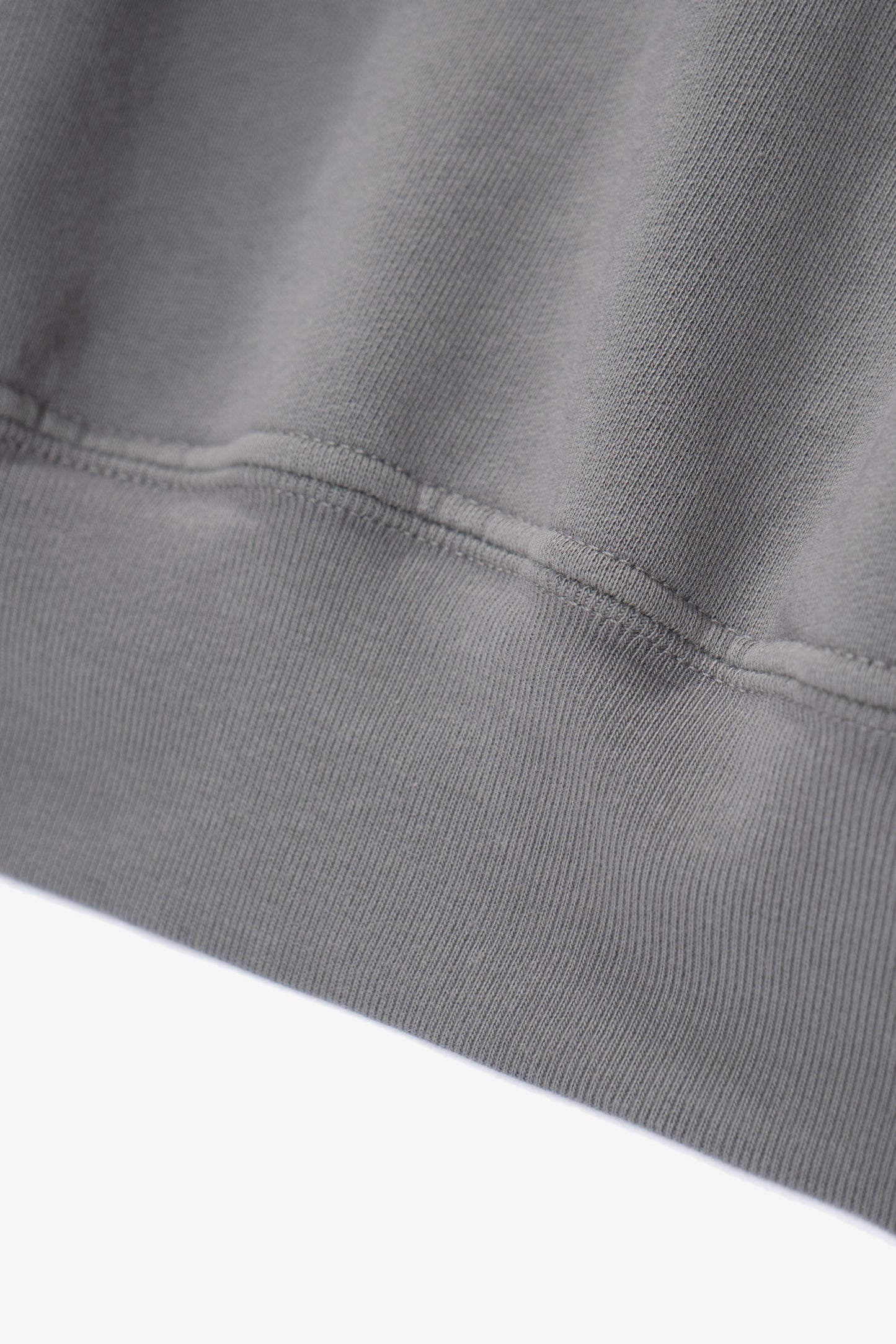 Hem detail of LW615 Relaxed Sweatshirt