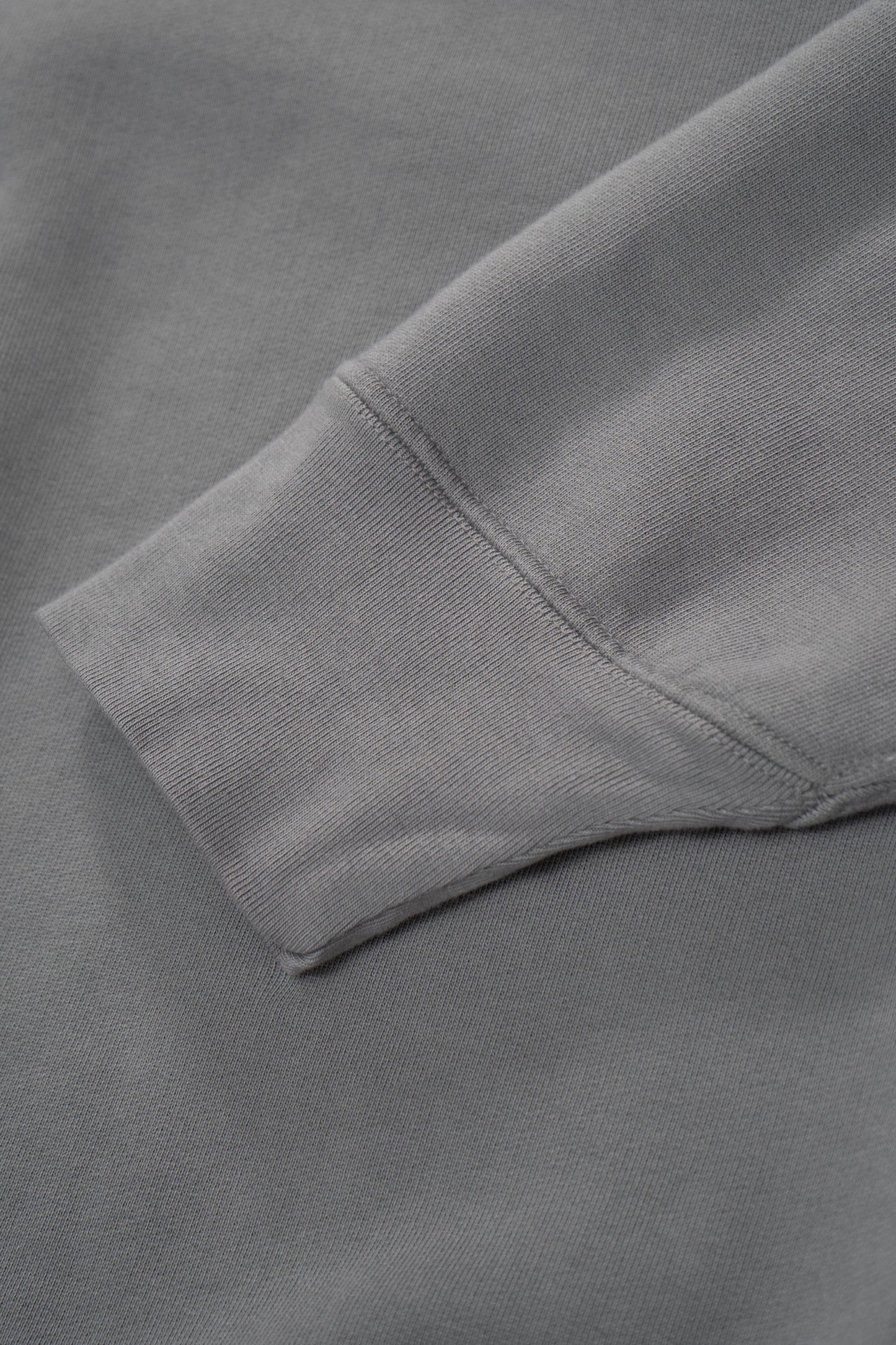 Cuff detail of LW615 Relaxed Sweatshirt