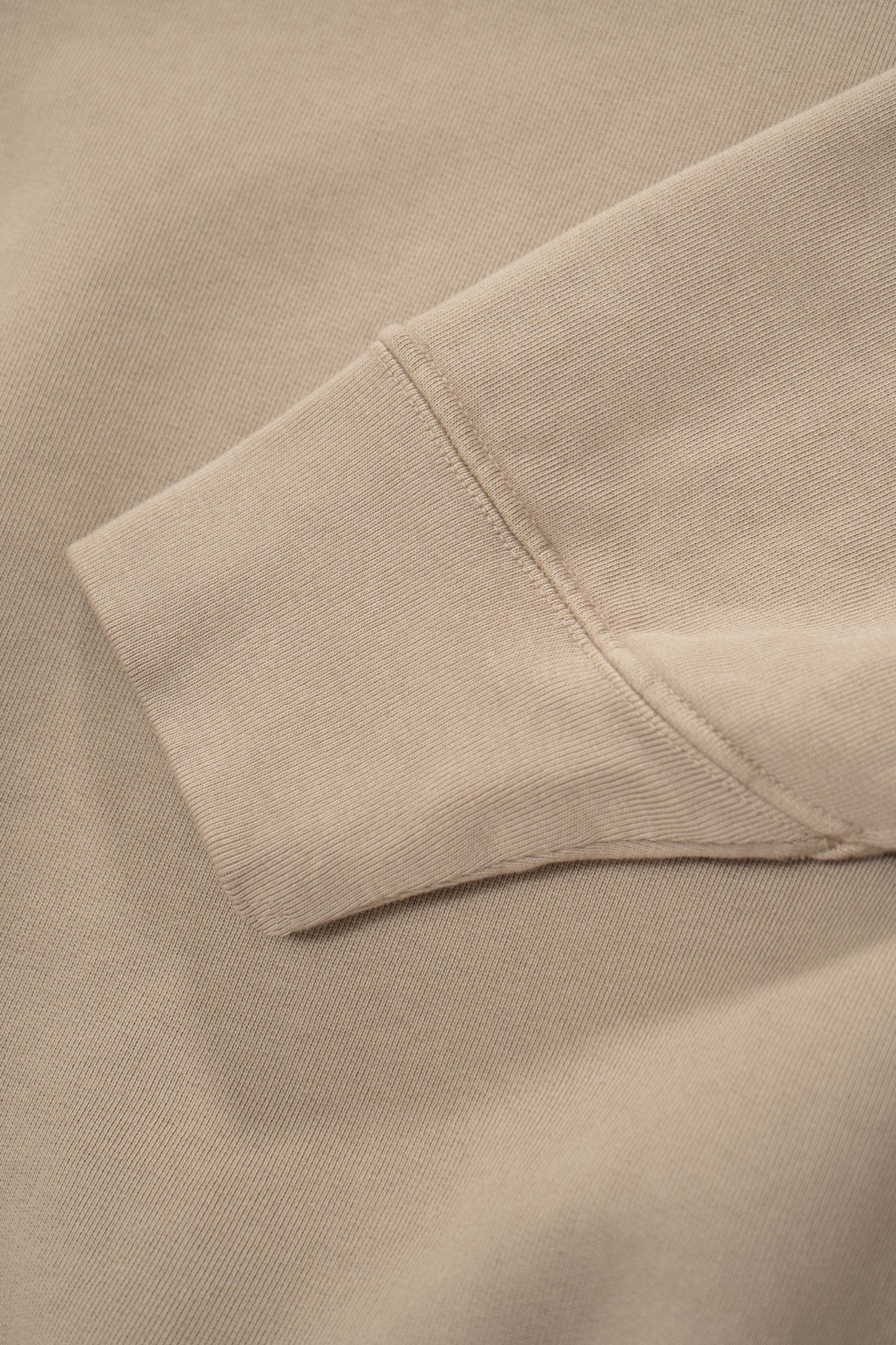 Hem detail of LW615 Relaxed Sweatshirt