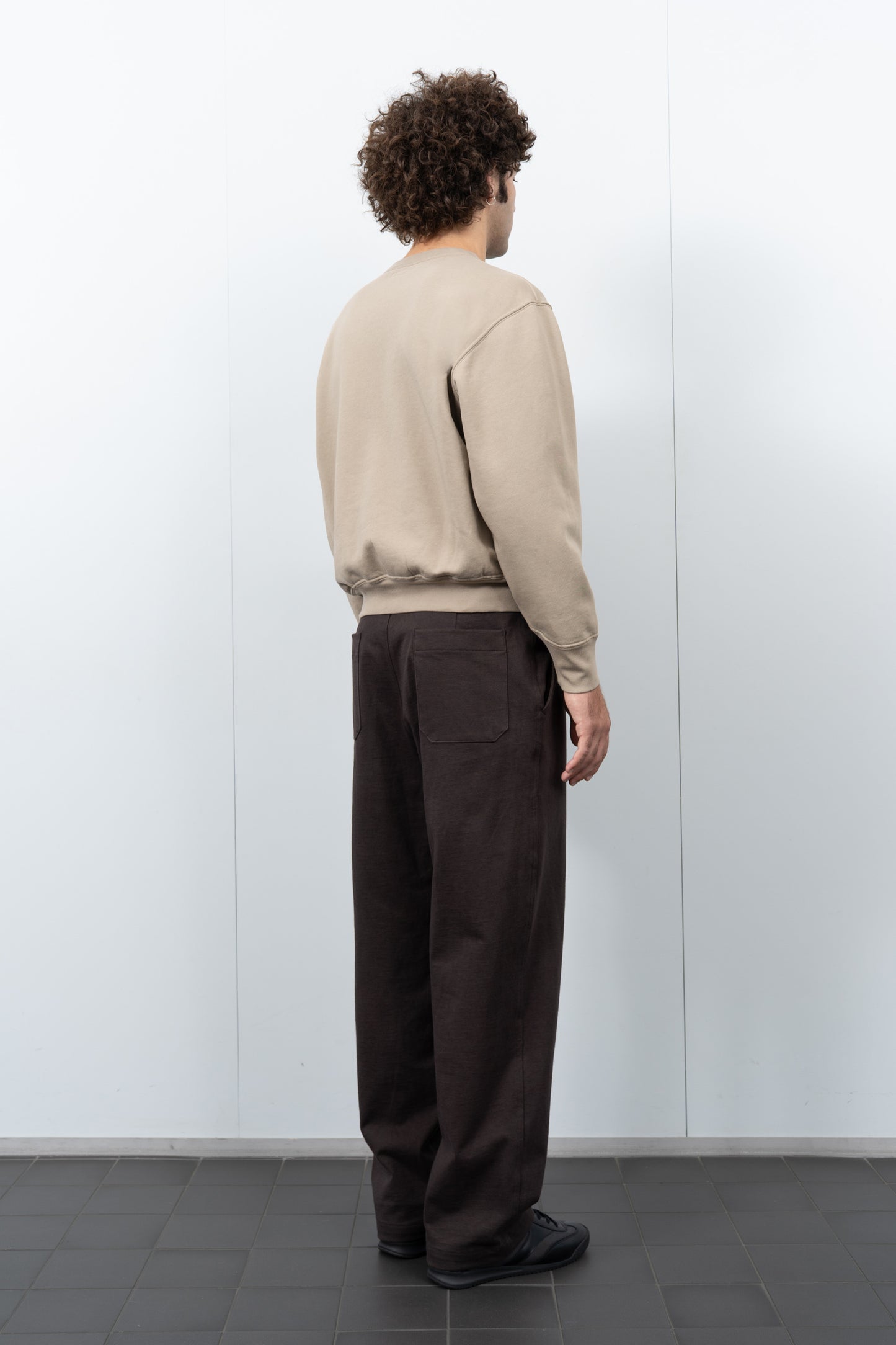 LW615 Relaxed Sweatshirt on a model