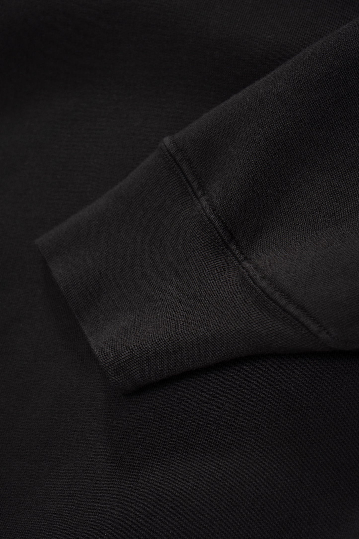 Hem detail of LW615 Relaxed Sweatshirt
