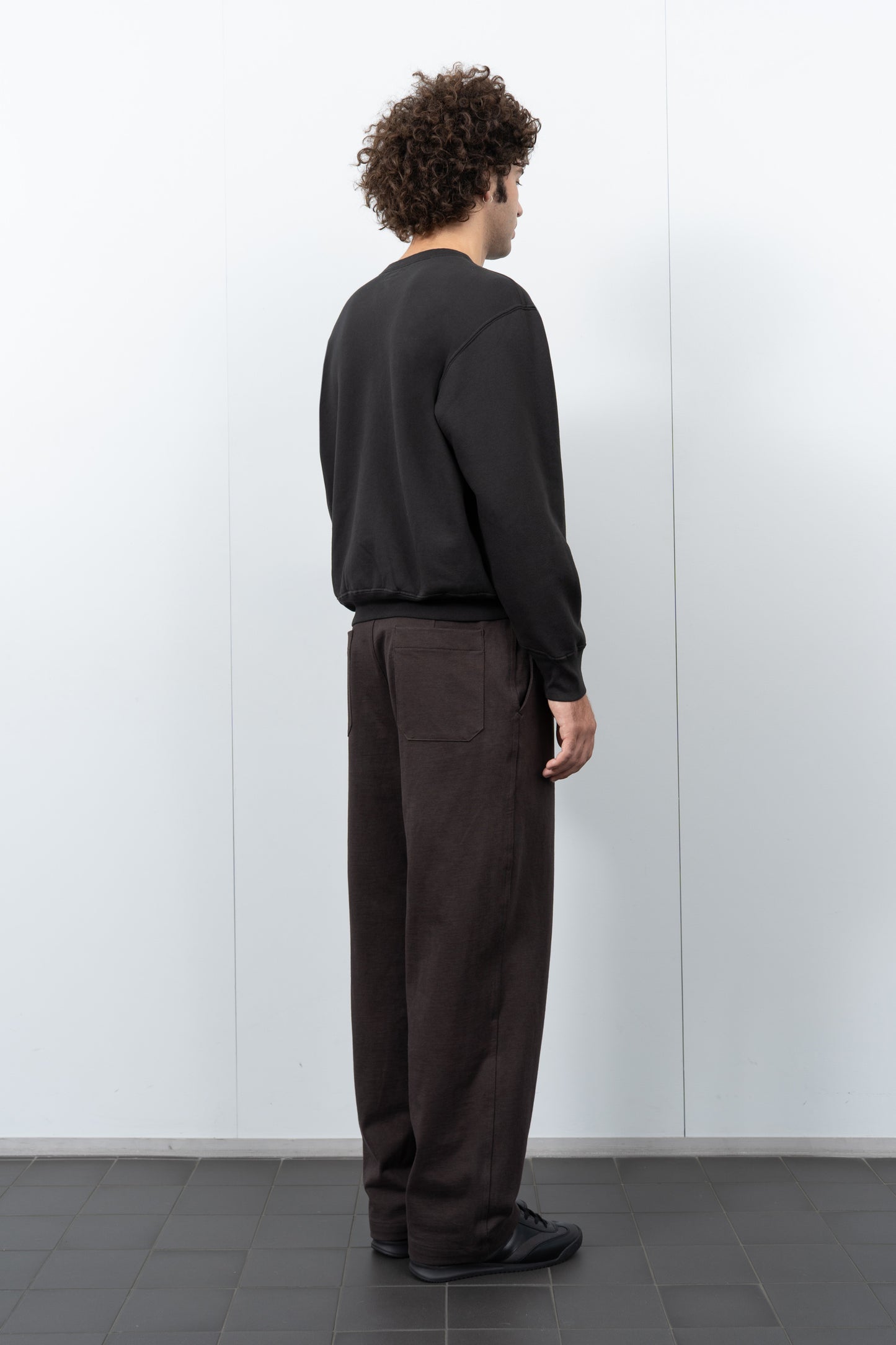 LW615 Relaxed Sweatshirt on a model