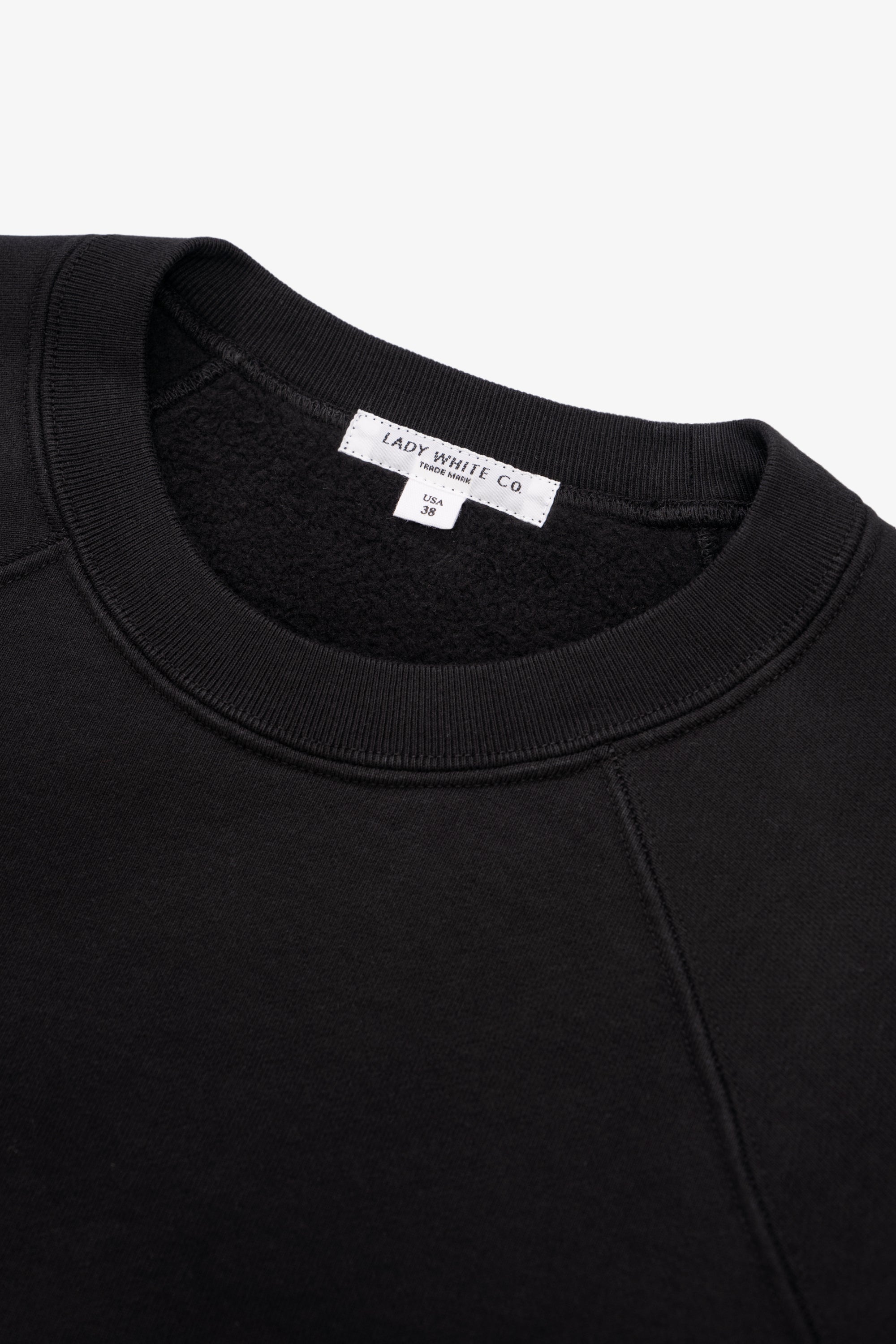 Collar detail of LW620 Heavy Gusset Crewneck in Black