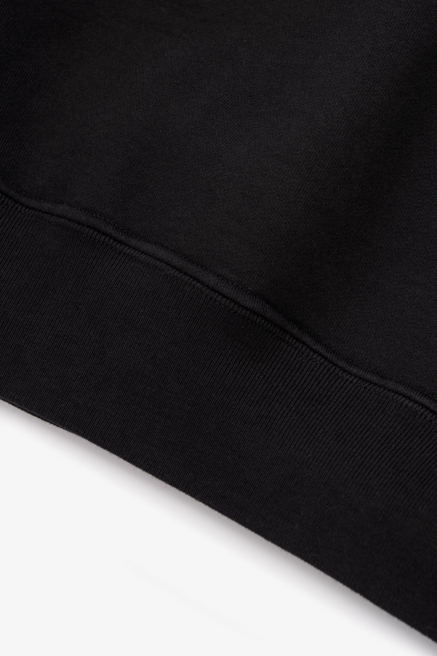 Hem detail of LW620 Heavy Gusset Crewneck in Black